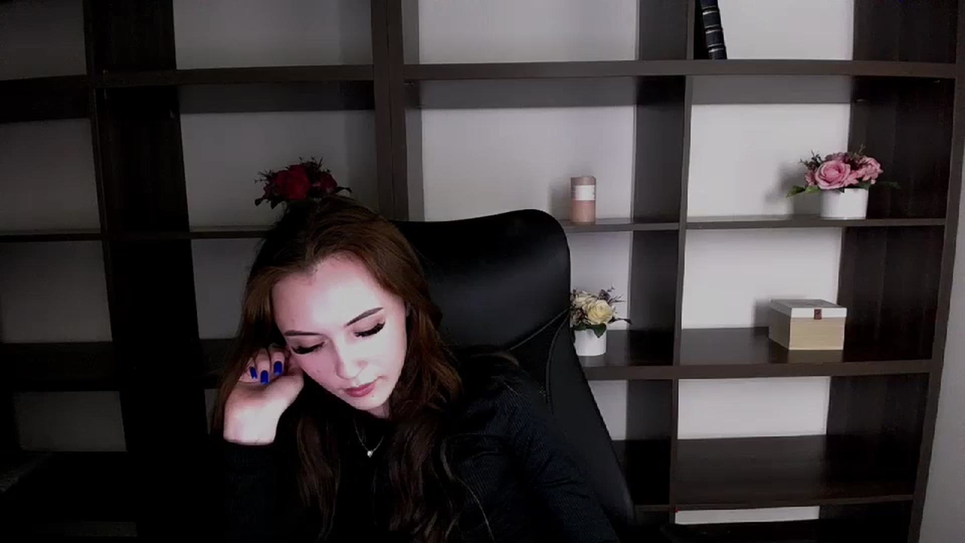 Gallery image thumbnail from Nikonara_'s myfreecams stream on, 12/02/2023, 16:05 image 18 of 20