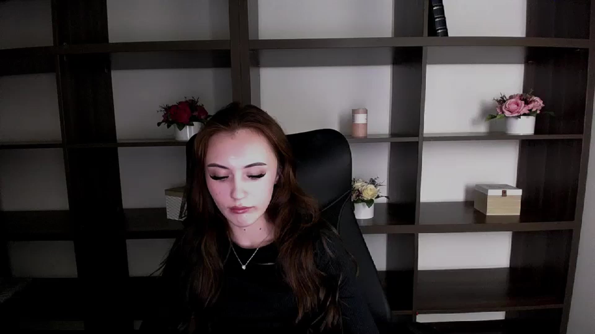 Gallery image thumbnail from Nikonara_'s myfreecams stream on, 12/02/2023, 16:05 image 16 of 20