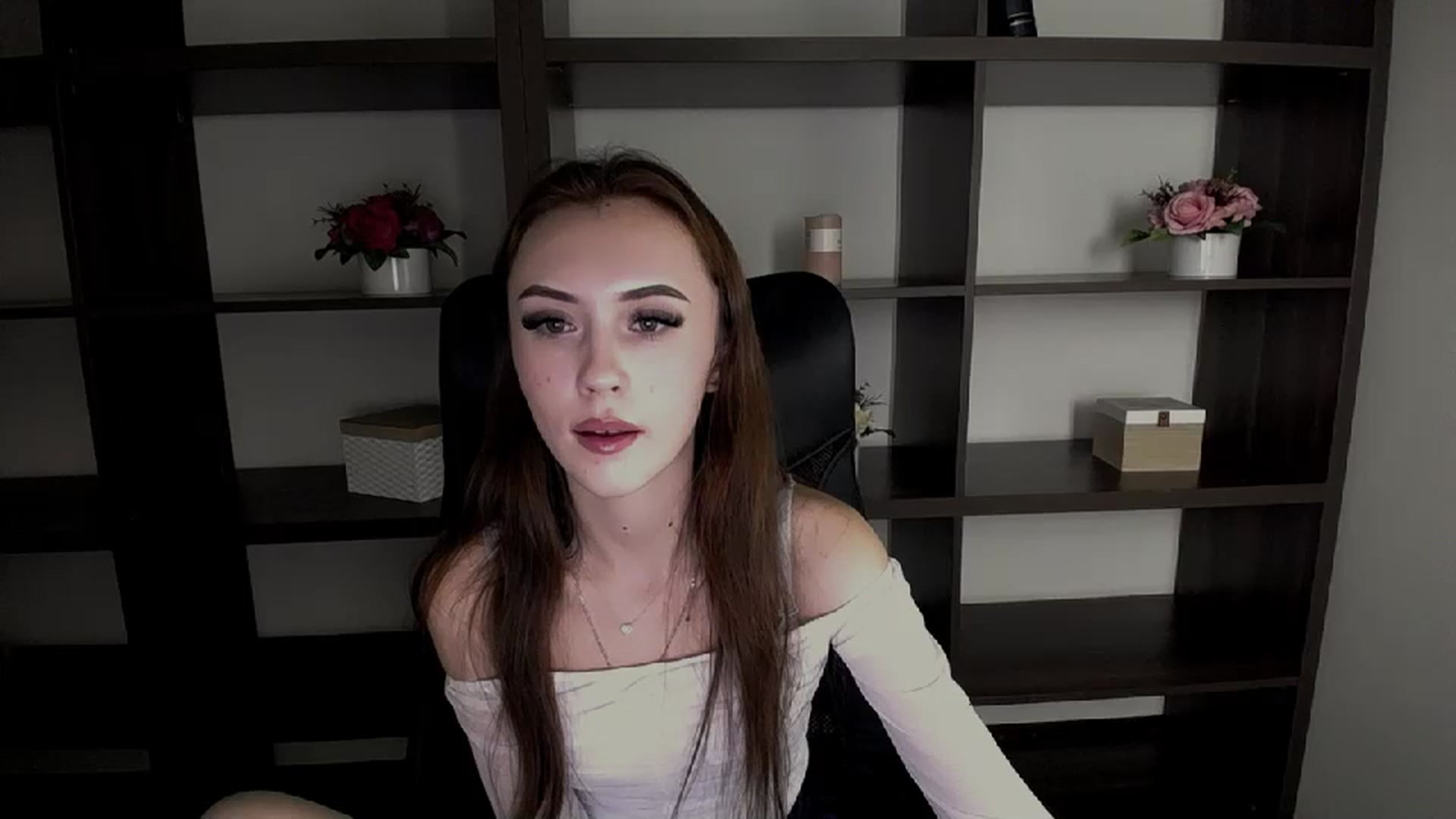 Gallery image thumbnail from Nikonara_'s myfreecams stream on, 12/04/2023, 16:11 image 10 of 20