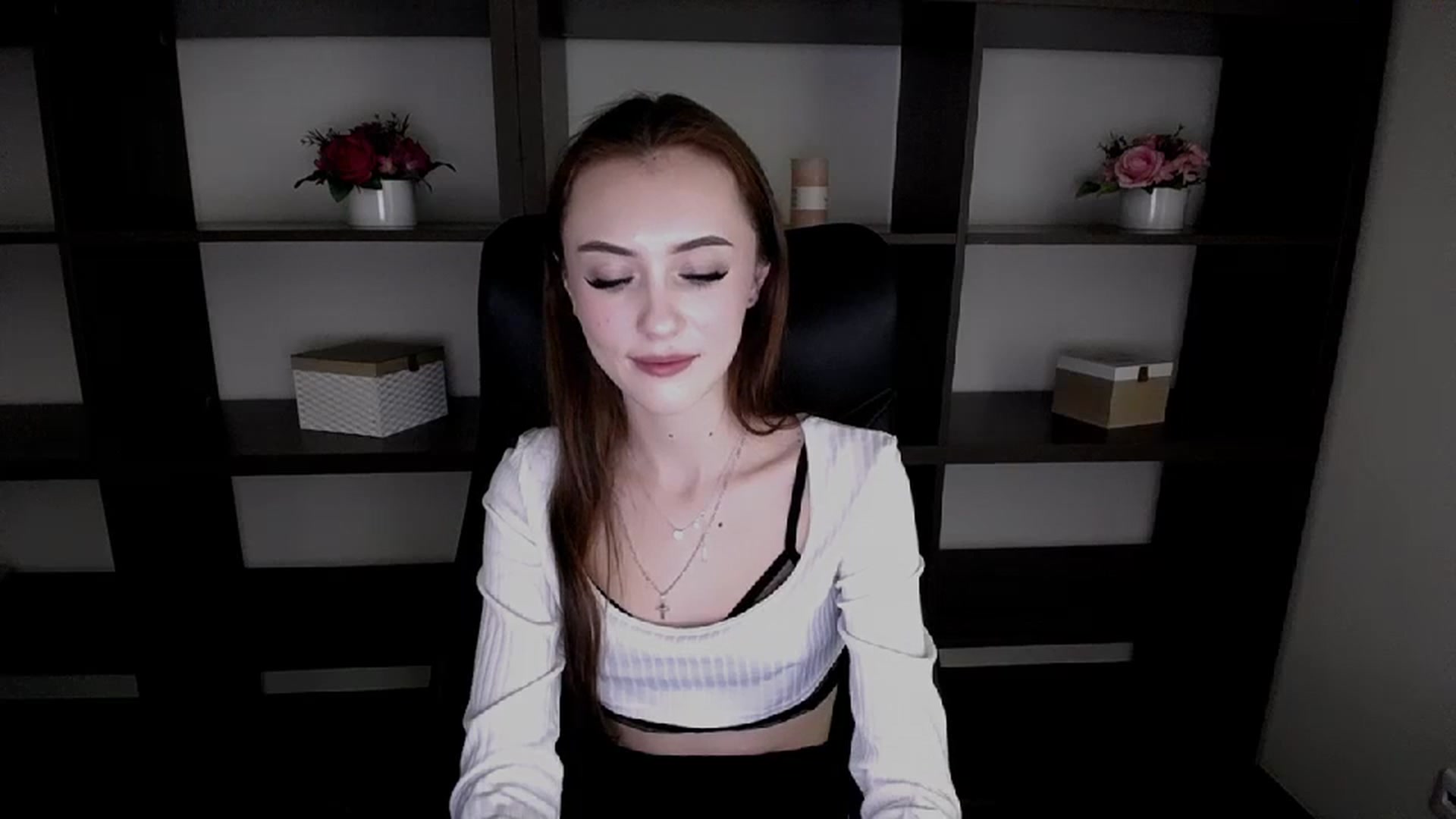 Gallery image thumbnail from Nikonara_'s myfreecams stream on, 12/05/2023, 14:07 image 6 of 20