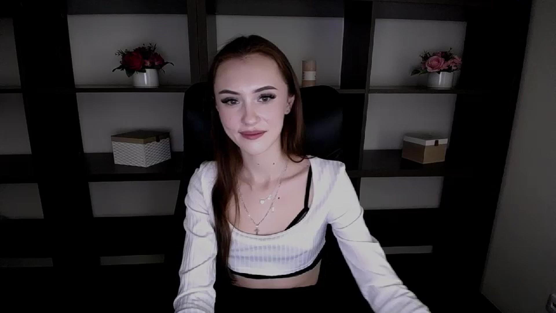 Gallery image thumbnail from Nikonara_'s myfreecams stream on, 12/05/2023, 14:07 image 5 of 20