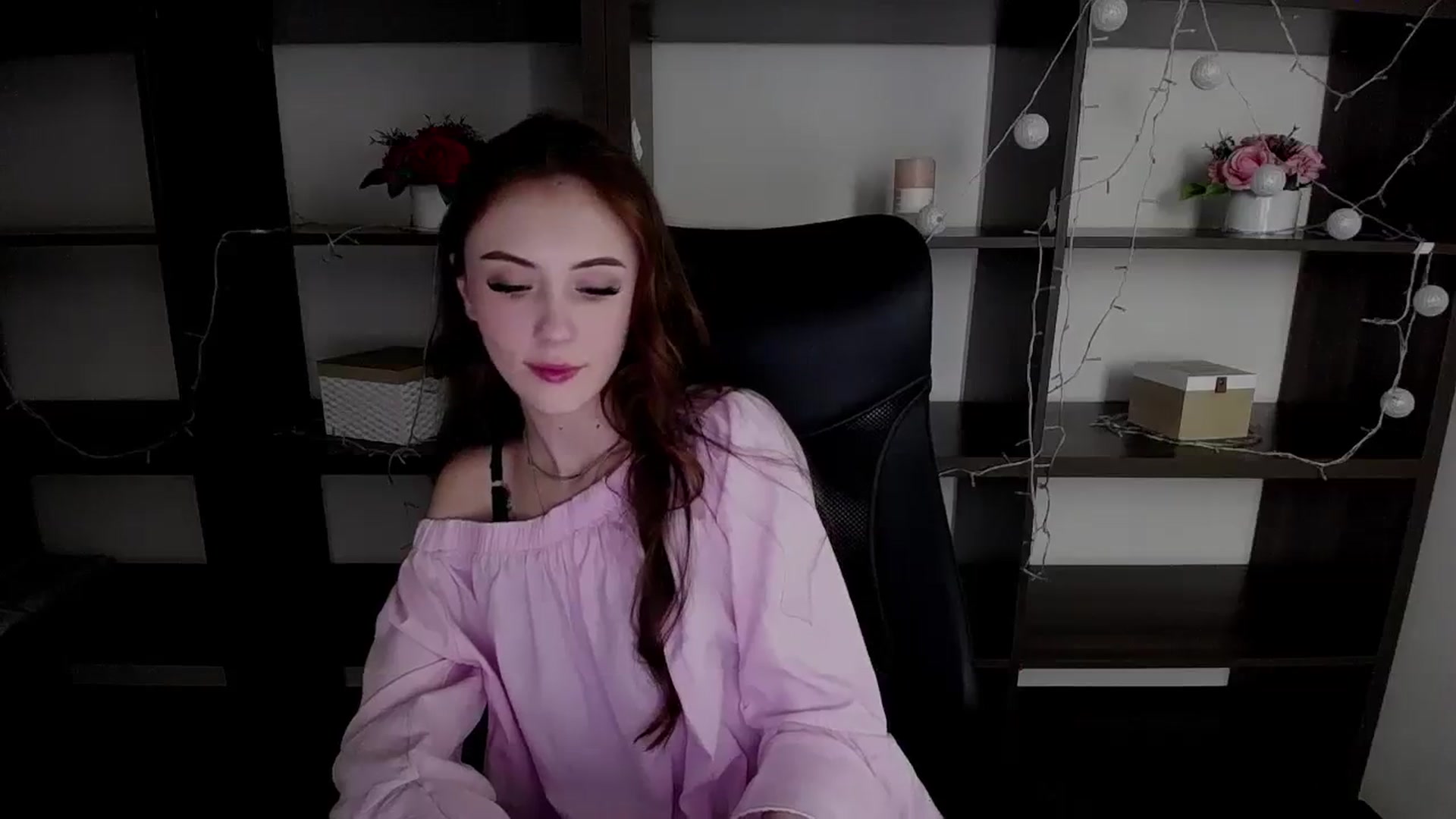 Gallery image thumbnail from Nikonara_'s myfreecams stream on, 12/10/2023, 11:42 image 17 of 20