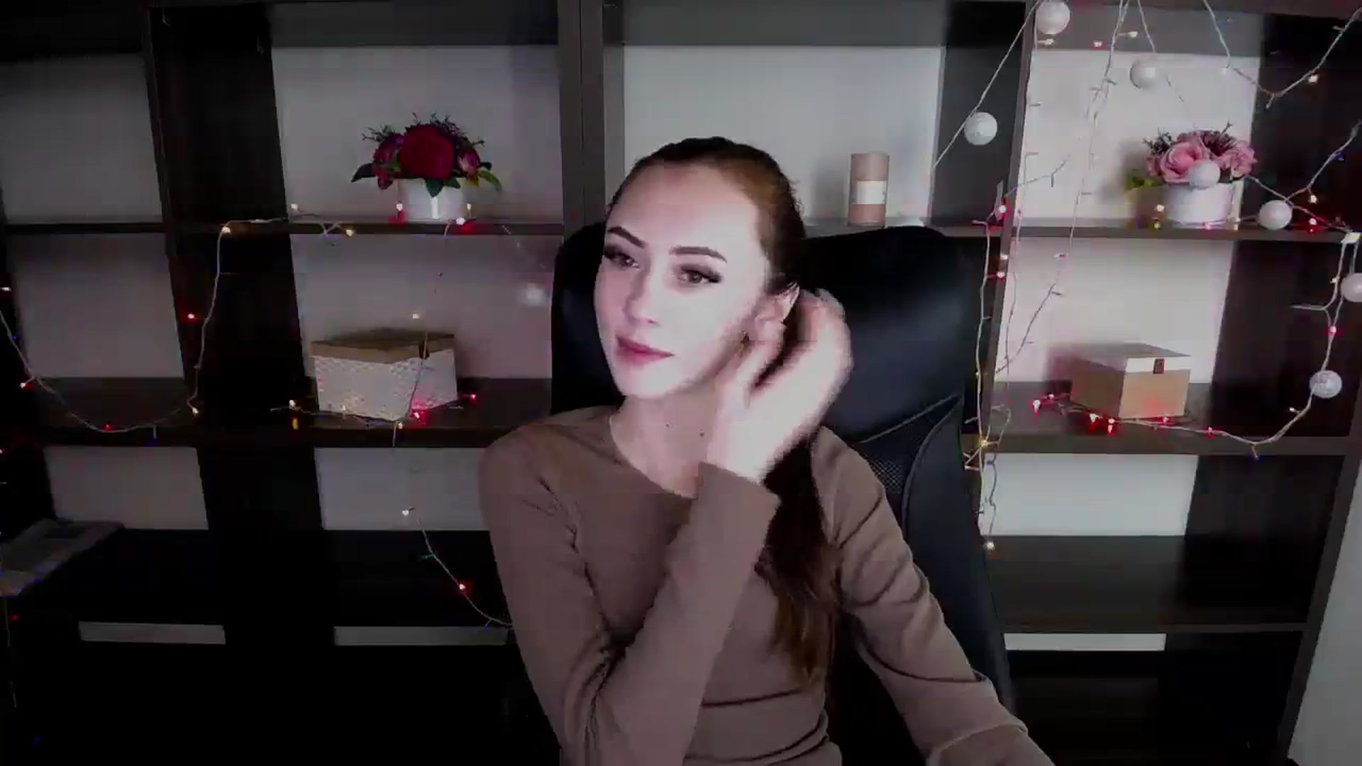 Gallery image thumbnail from Nikonara_'s myfreecams stream on, 12/13/2023, 11:21 image 2 of 20
