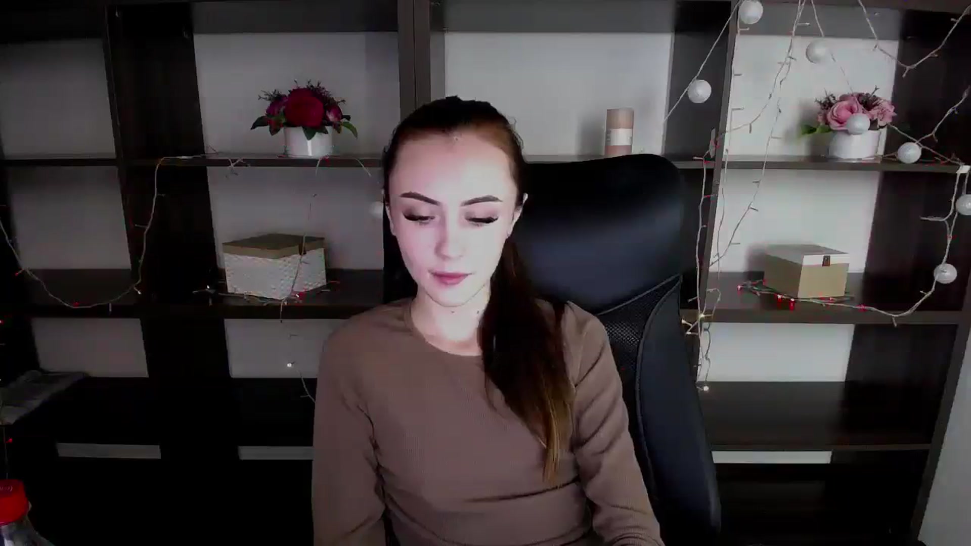 Gallery image thumbnail from Nikonara_'s myfreecams stream on, 12/13/2023, 11:21 image 12 of 20