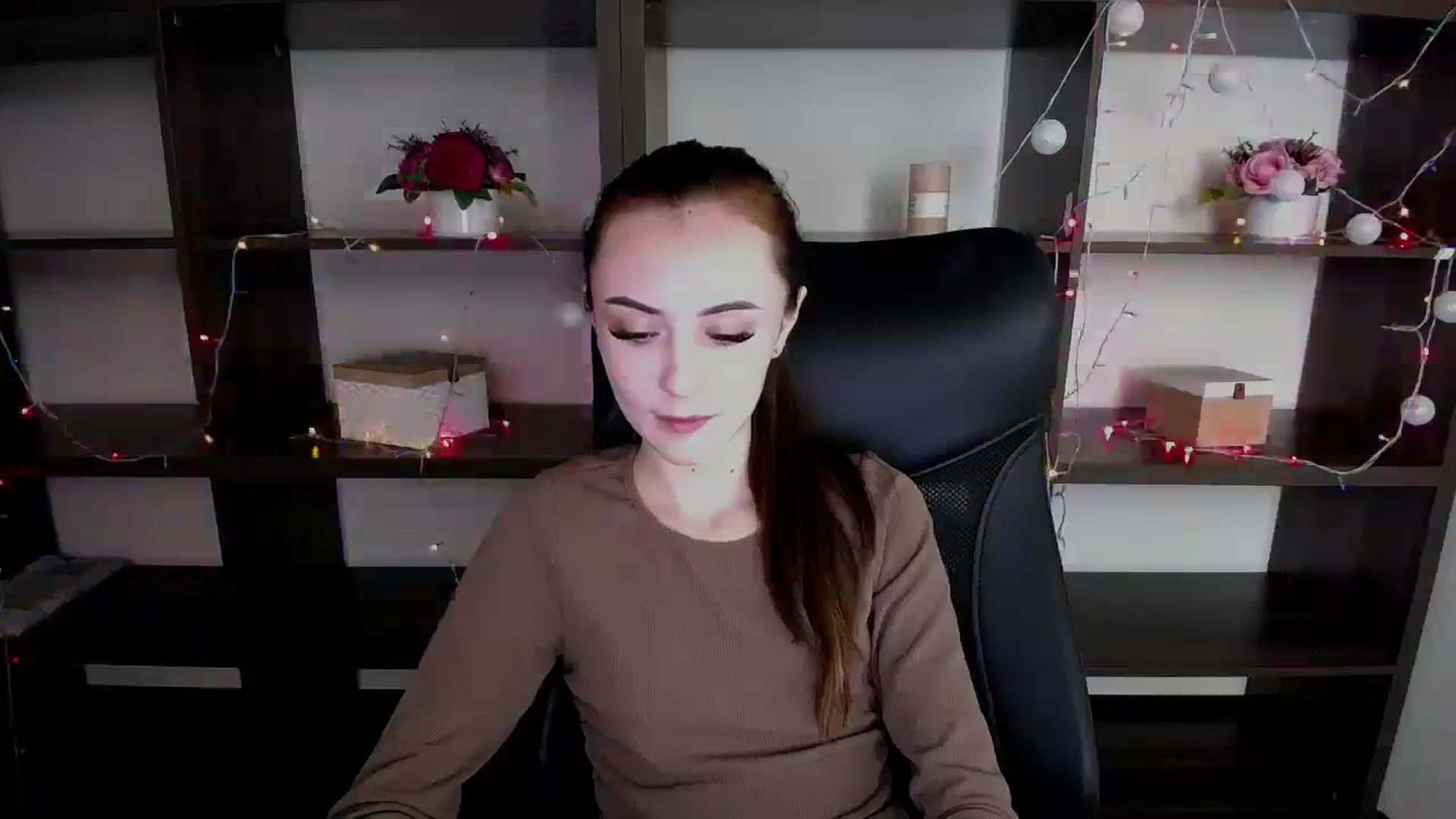 Gallery image thumbnail from Nikonara_'s myfreecams stream on, 12/13/2023, 11:21 image 7 of 20