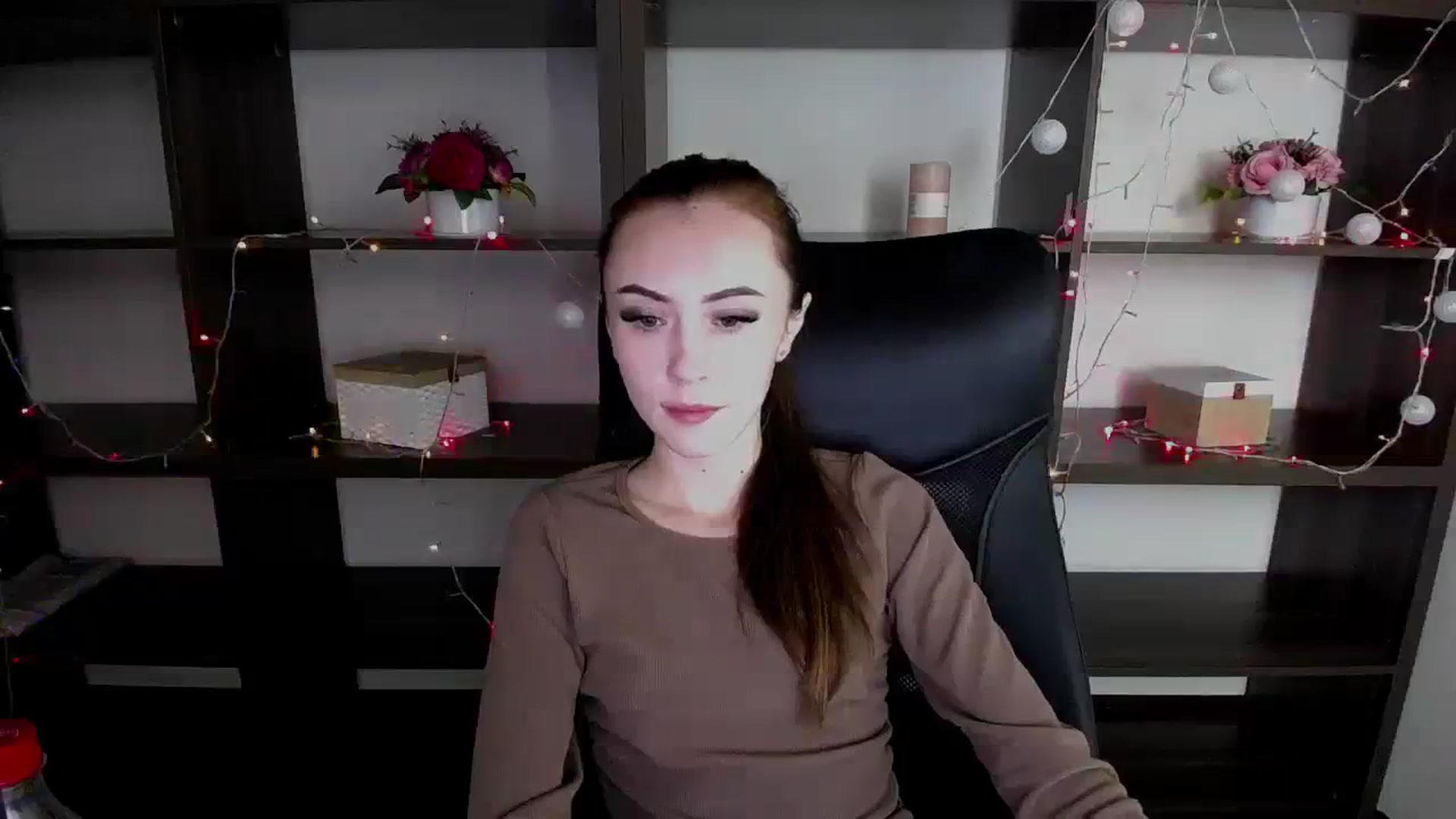 Gallery image thumbnail from Nikonara_'s myfreecams stream on, 12/13/2023, 11:21 image 17 of 20