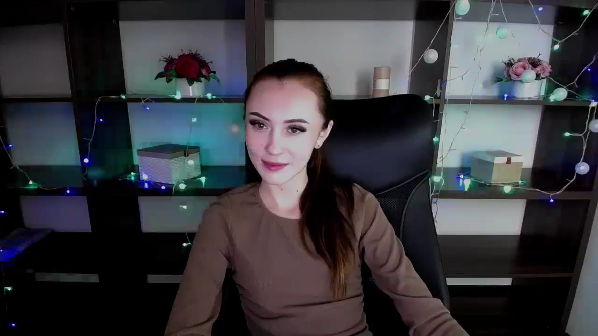 Gallery image thumbnail from Nikonara_'s myfreecams stream on, 12/13/2023, 11:21 image 9 of 20