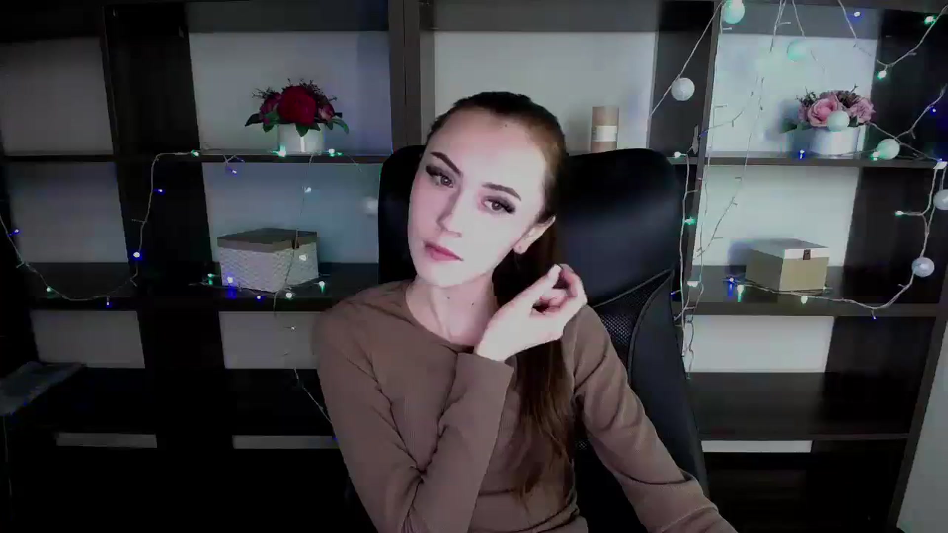 Gallery image thumbnail from Nikonara_'s myfreecams stream on, 12/13/2023, 11:21 image 1 of 20