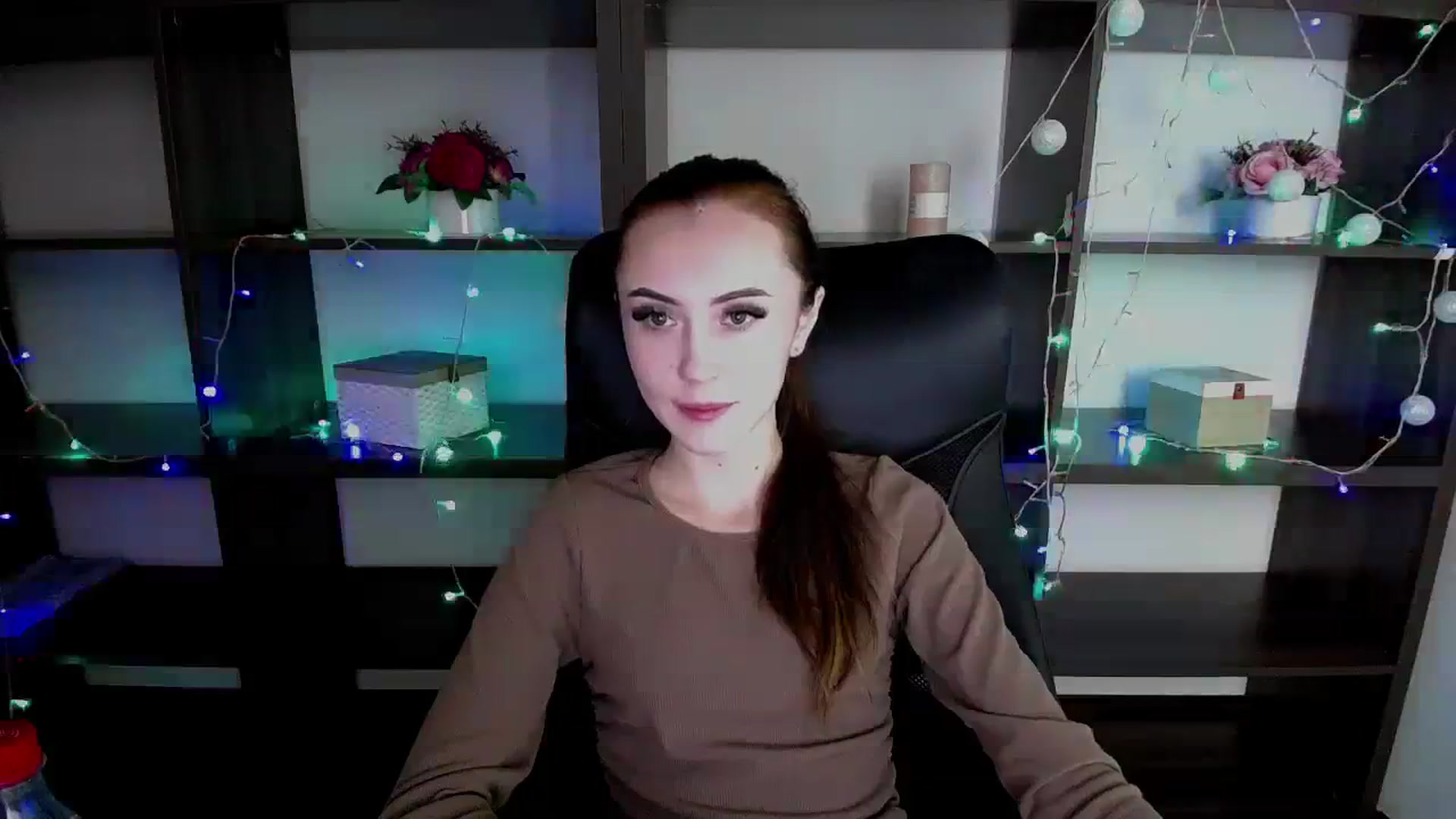 Gallery image thumbnail from Nikonara_'s myfreecams stream on, 12/13/2023, 11:21 image 18 of 20