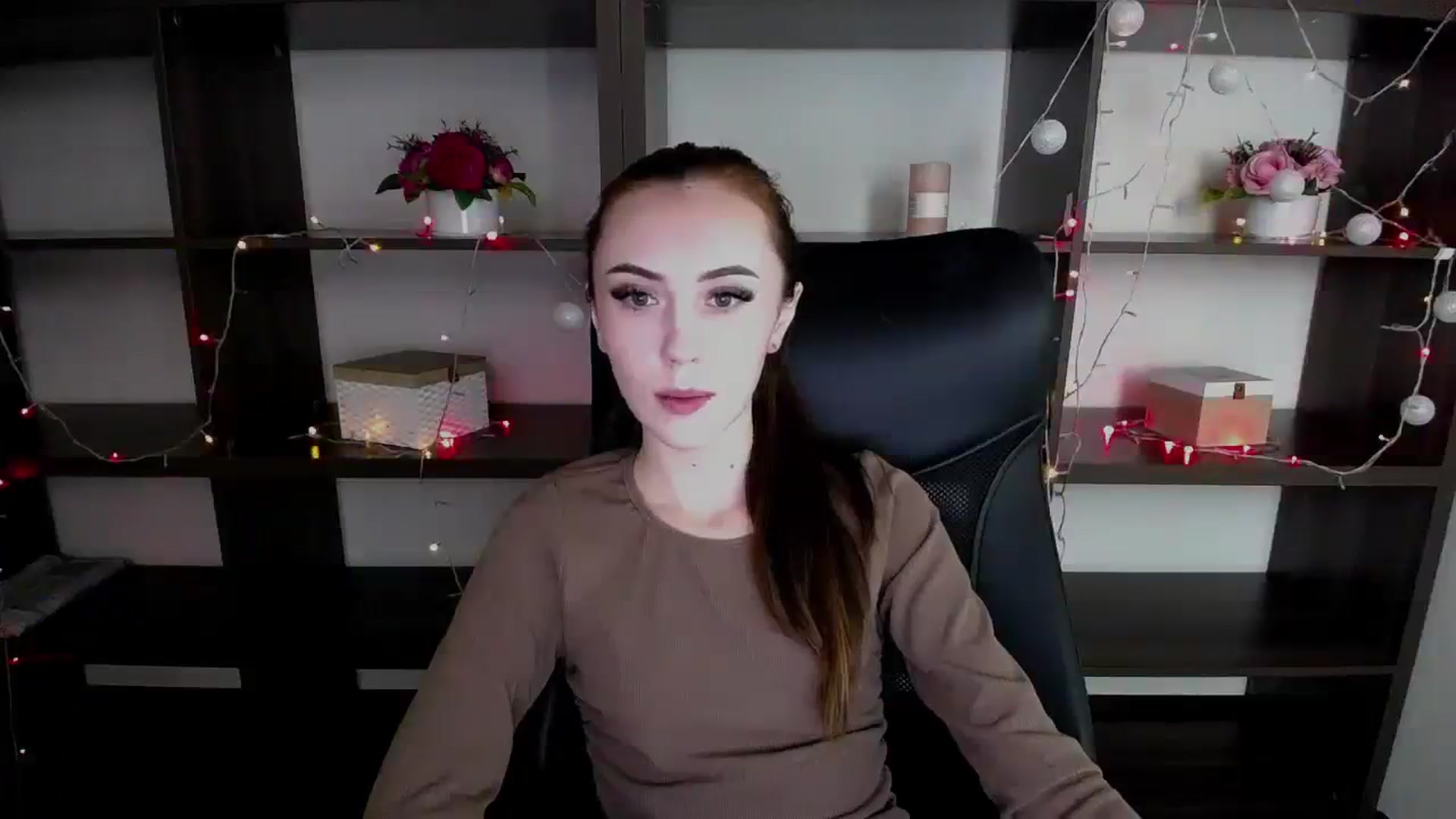 Gallery image thumbnail from Nikonara_'s myfreecams stream on, 12/13/2023, 11:21 image 8 of 20