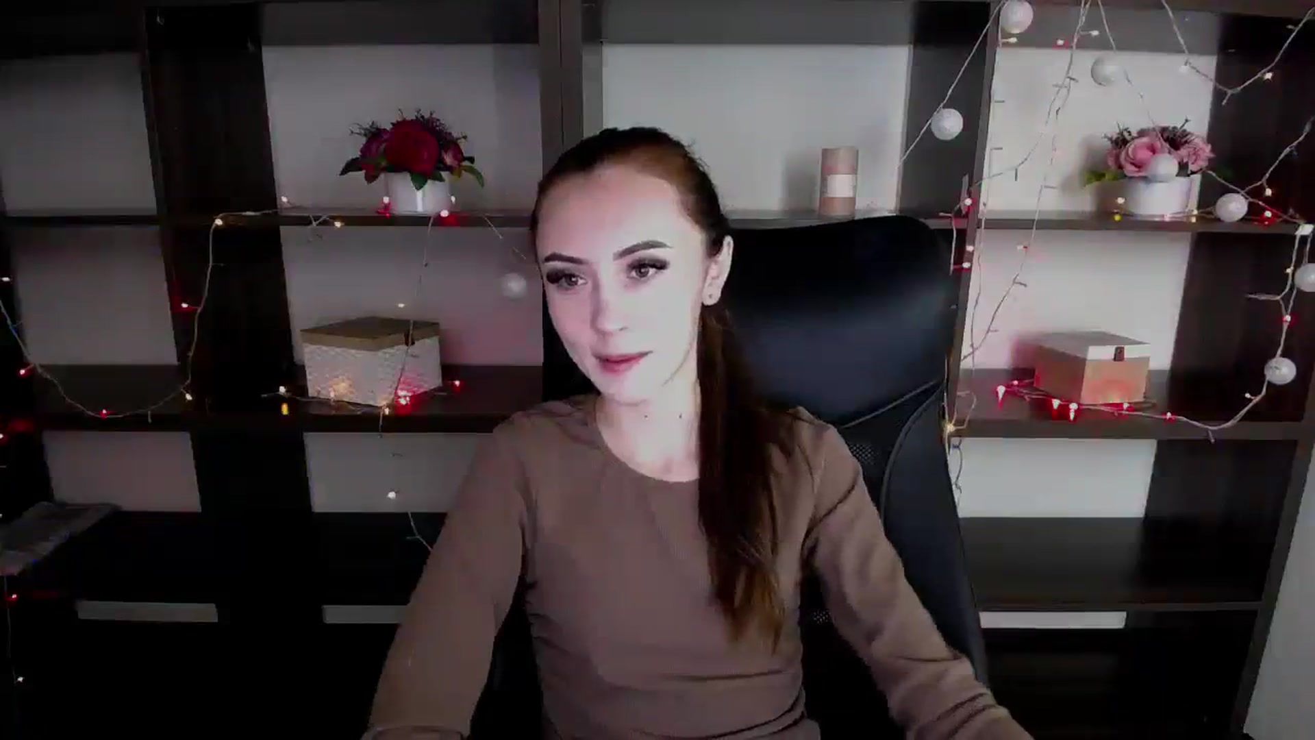 Gallery image thumbnail from Nikonara_'s myfreecams stream on, 12/13/2023, 11:21 image 3 of 20