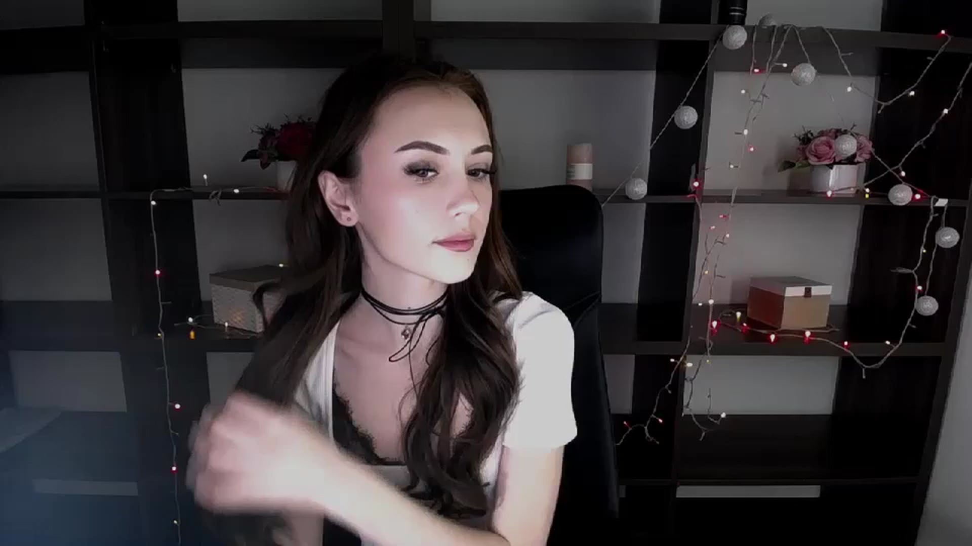 Gallery image thumbnail from Nikonara_'s myfreecams stream on, 12/20/2023, 14:10 image 16 of 20