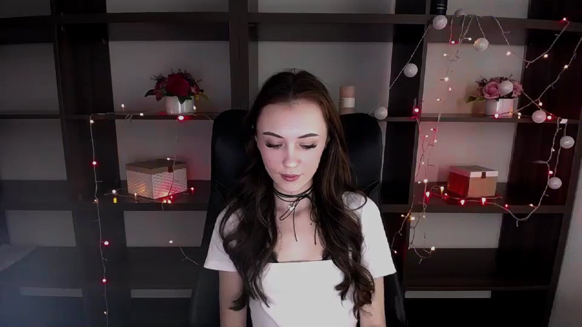 Gallery image thumbnail from Nikonara_'s myfreecams stream on, 12/20/2023, 14:10 image 10 of 20