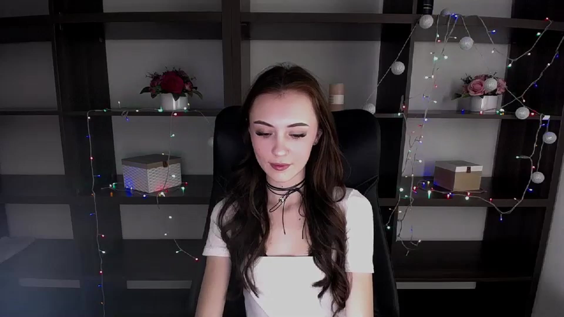 Gallery image thumbnail from Nikonara_'s myfreecams stream on, 12/20/2023, 14:10 image 9 of 20