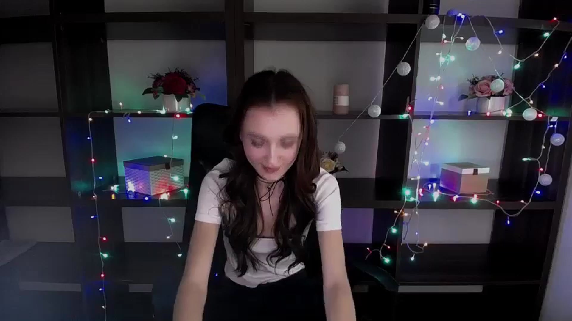 Gallery image thumbnail from Nikonara_'s myfreecams stream on, 12/20/2023, 14:10 image 17 of 20