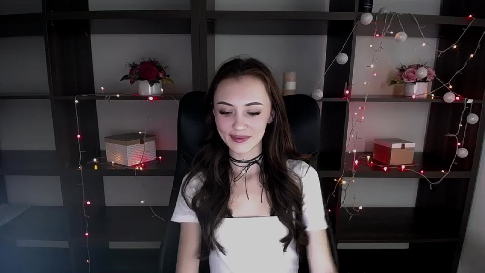 Gallery image thumbnail from Nikonara_'s myfreecams stream on, 12/20/2023, 14:10 image 11 of 20