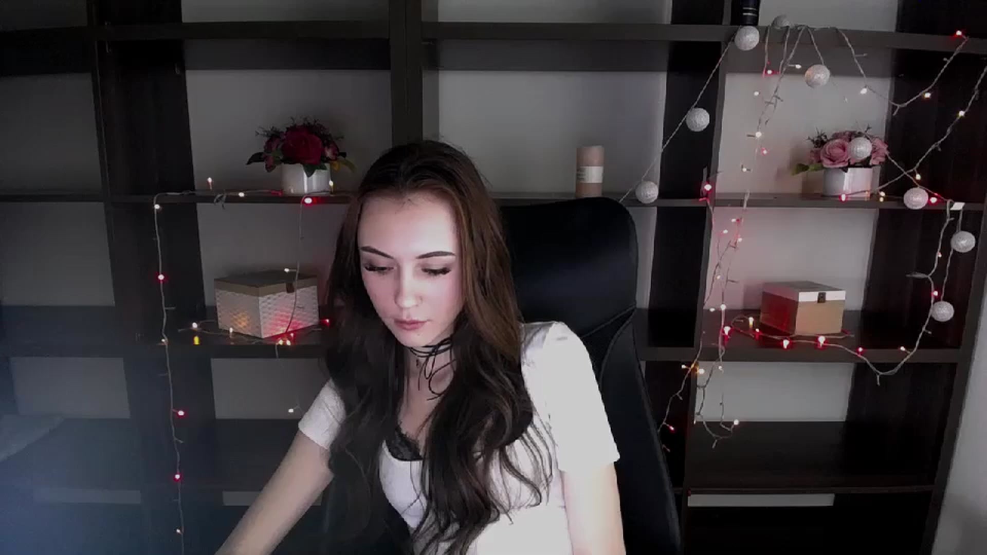 Gallery image thumbnail from Nikonara_'s myfreecams stream on, 12/20/2023, 15:58 image 15 of 20