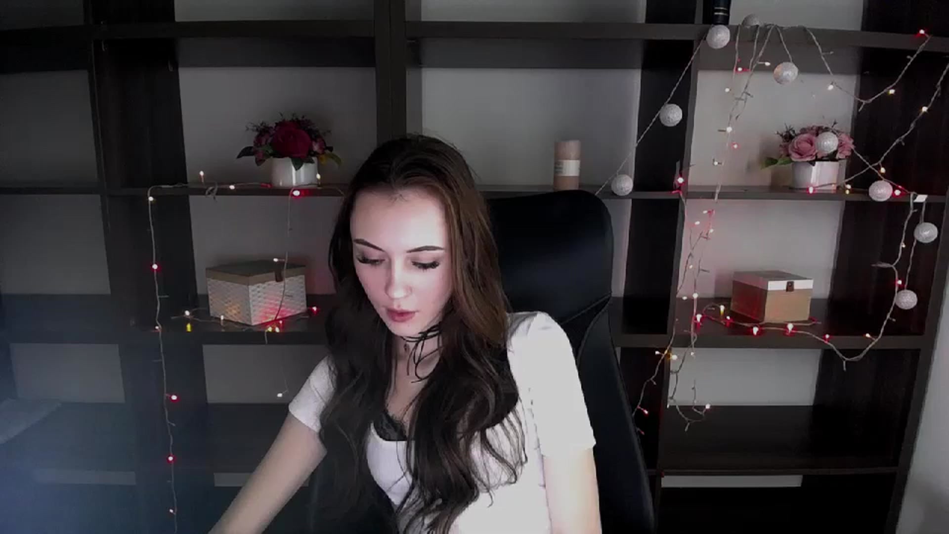 Gallery image thumbnail from Nikonara_'s myfreecams stream on, 12/20/2023, 15:58 image 16 of 20
