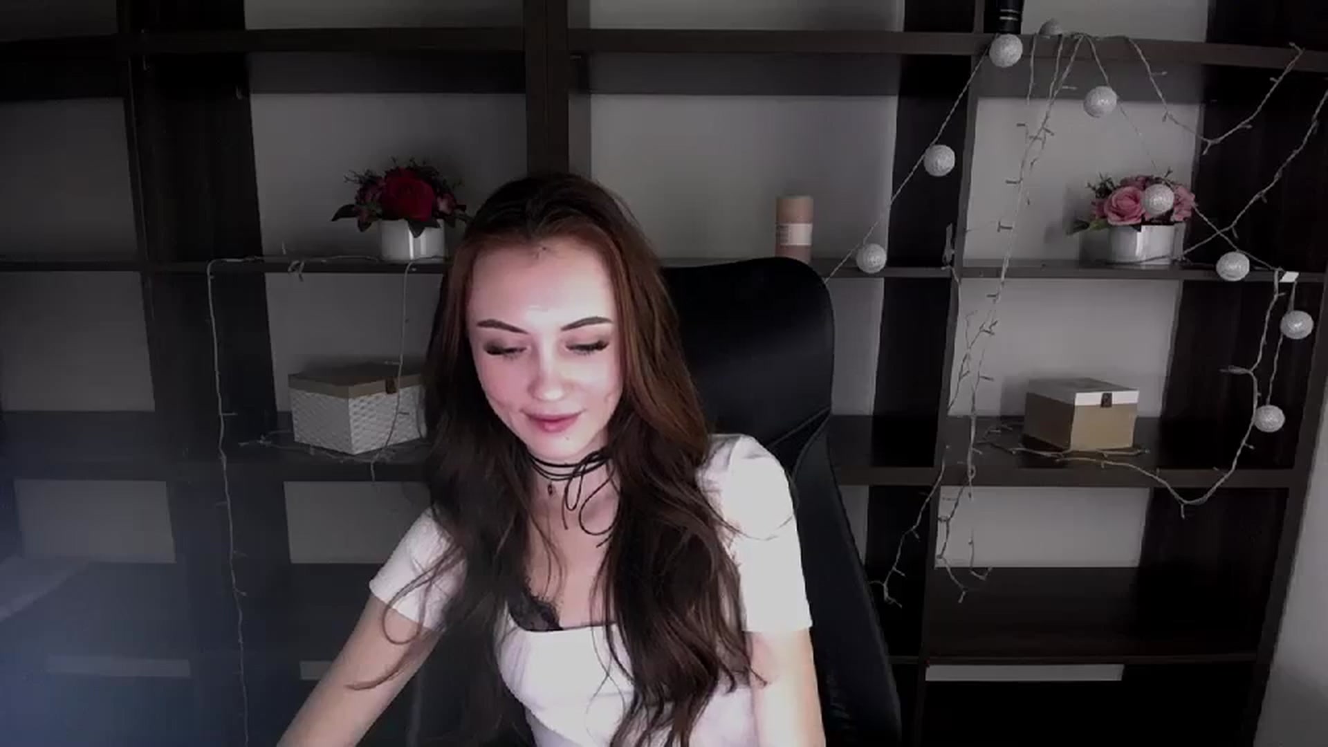Gallery image thumbnail from Nikonara_'s myfreecams stream on, 12/20/2023, 15:58 image 10 of 20