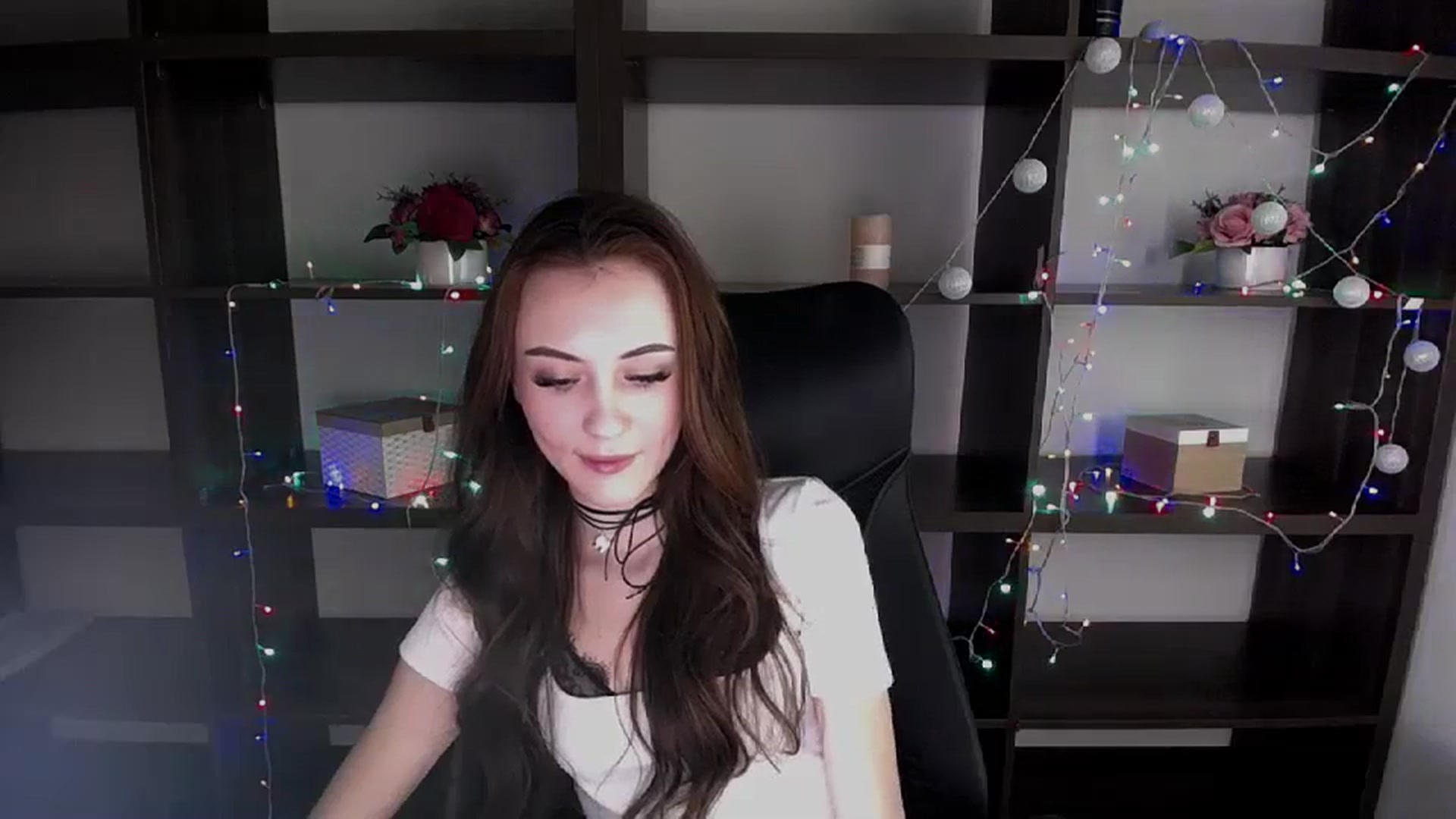 Gallery image thumbnail from Nikonara_'s myfreecams stream on, 12/20/2023, 15:58 image 12 of 20