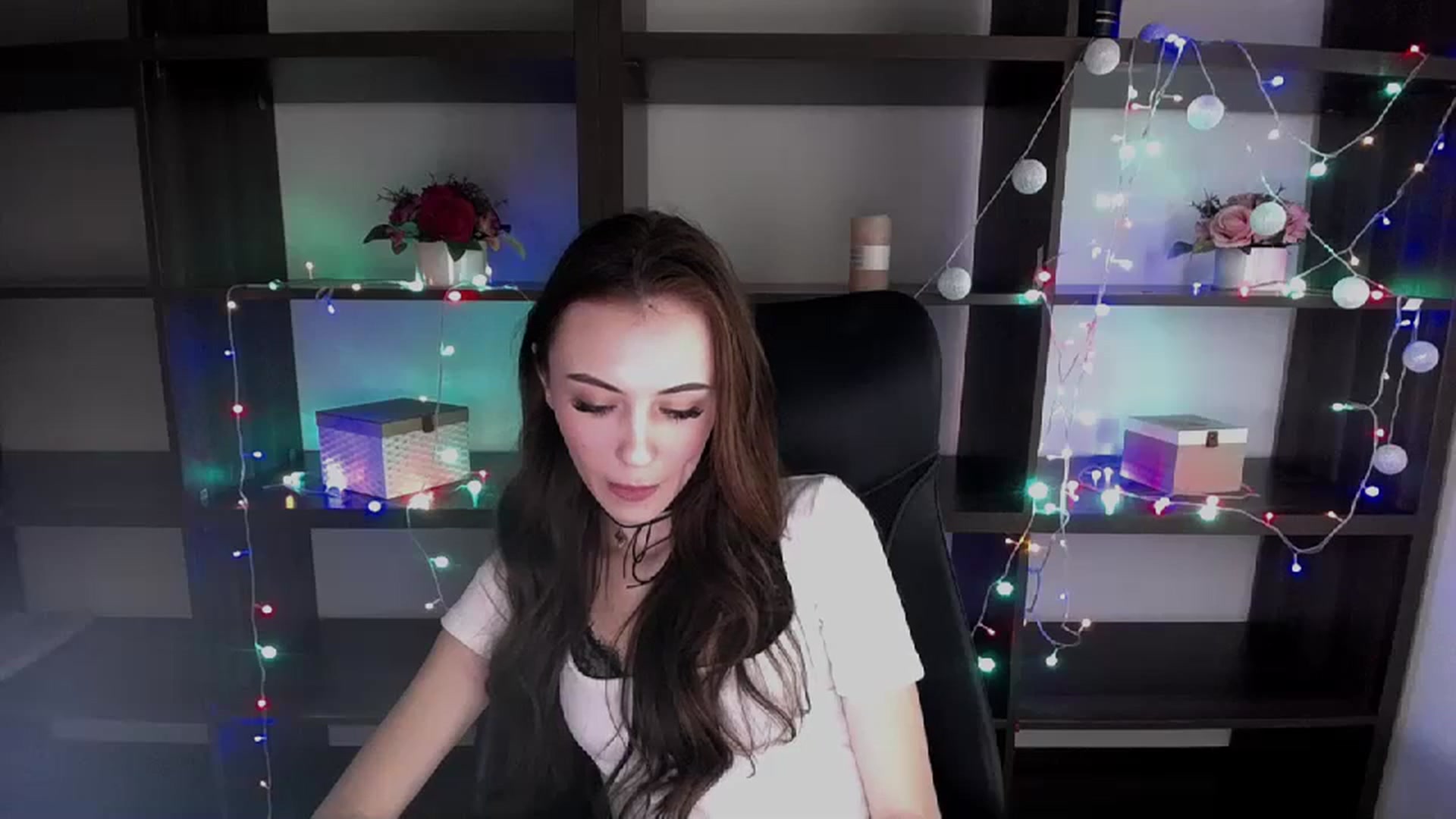 Gallery image thumbnail from Nikonara_'s myfreecams stream on, 12/20/2023, 15:58 image 17 of 20