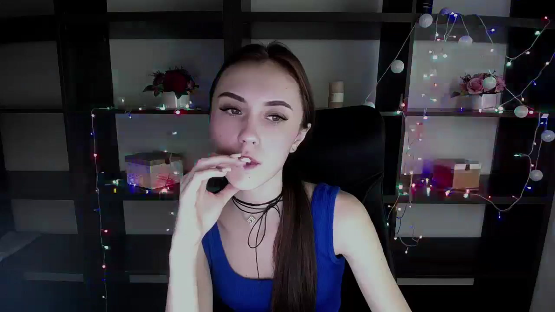 Gallery image thumbnail from Nikonara_'s myfreecams stream on, 12/21/2023, 15:08 image 14 of 20