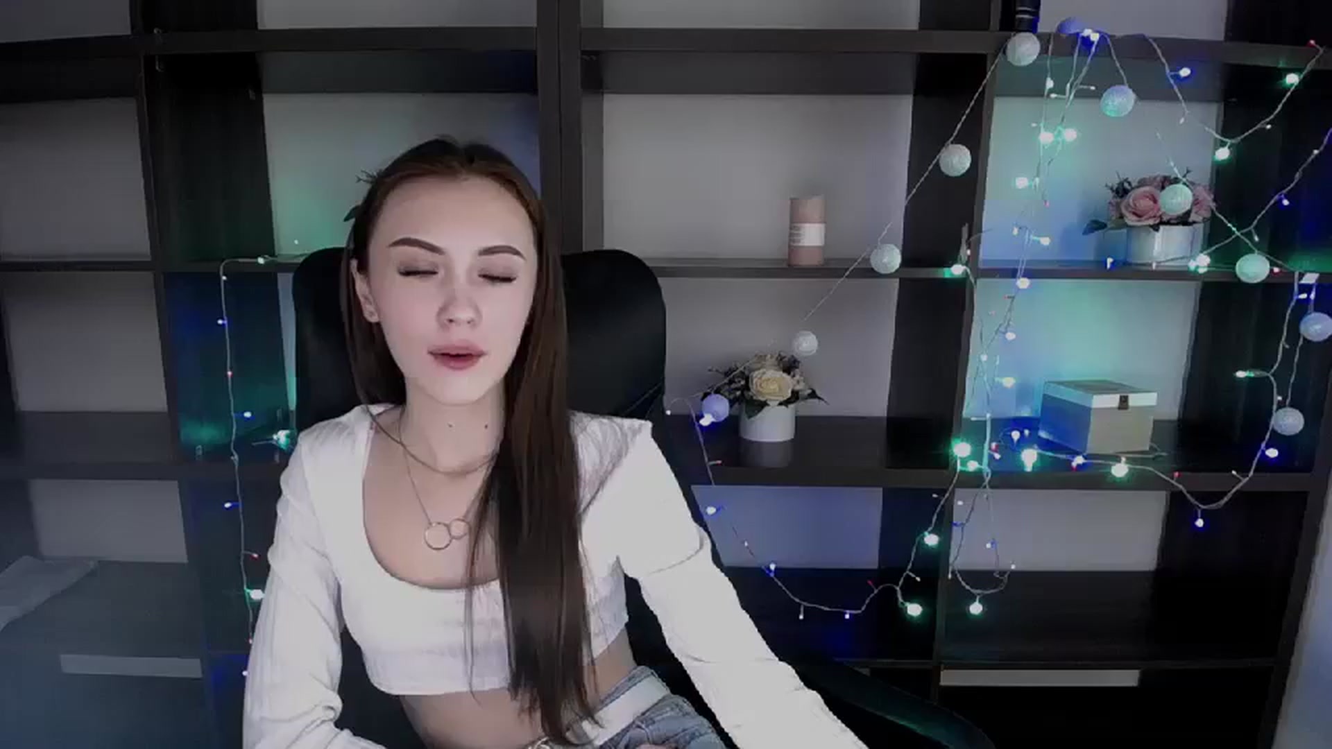 Gallery image thumbnail from Nikonara_'s myfreecams stream on, 12/24/2023, 13:23 image 18 of 20