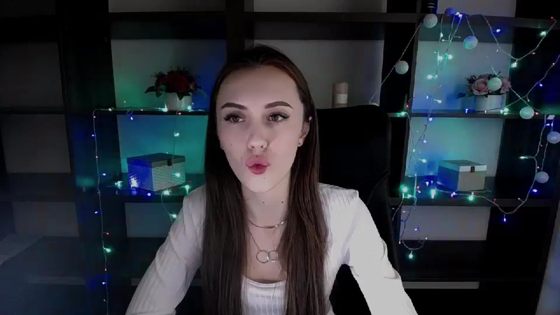 Gallery image thumbnail from Nikonara_'s myfreecams stream on, 12/24/2023, 17:05 image 14 of 20