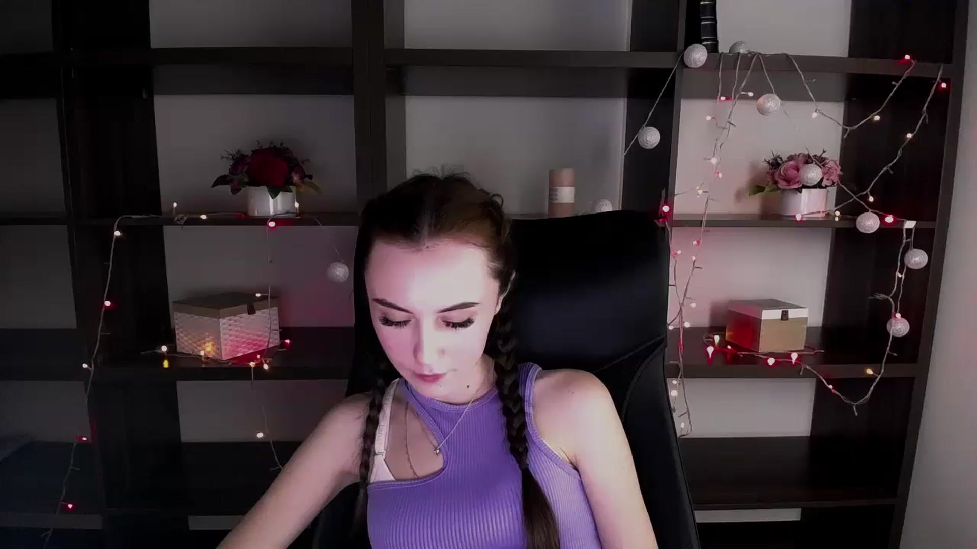 Gallery image thumbnail from Nikonara_'s myfreecams stream on, 12/25/2023, 16:00 image 17 of 20