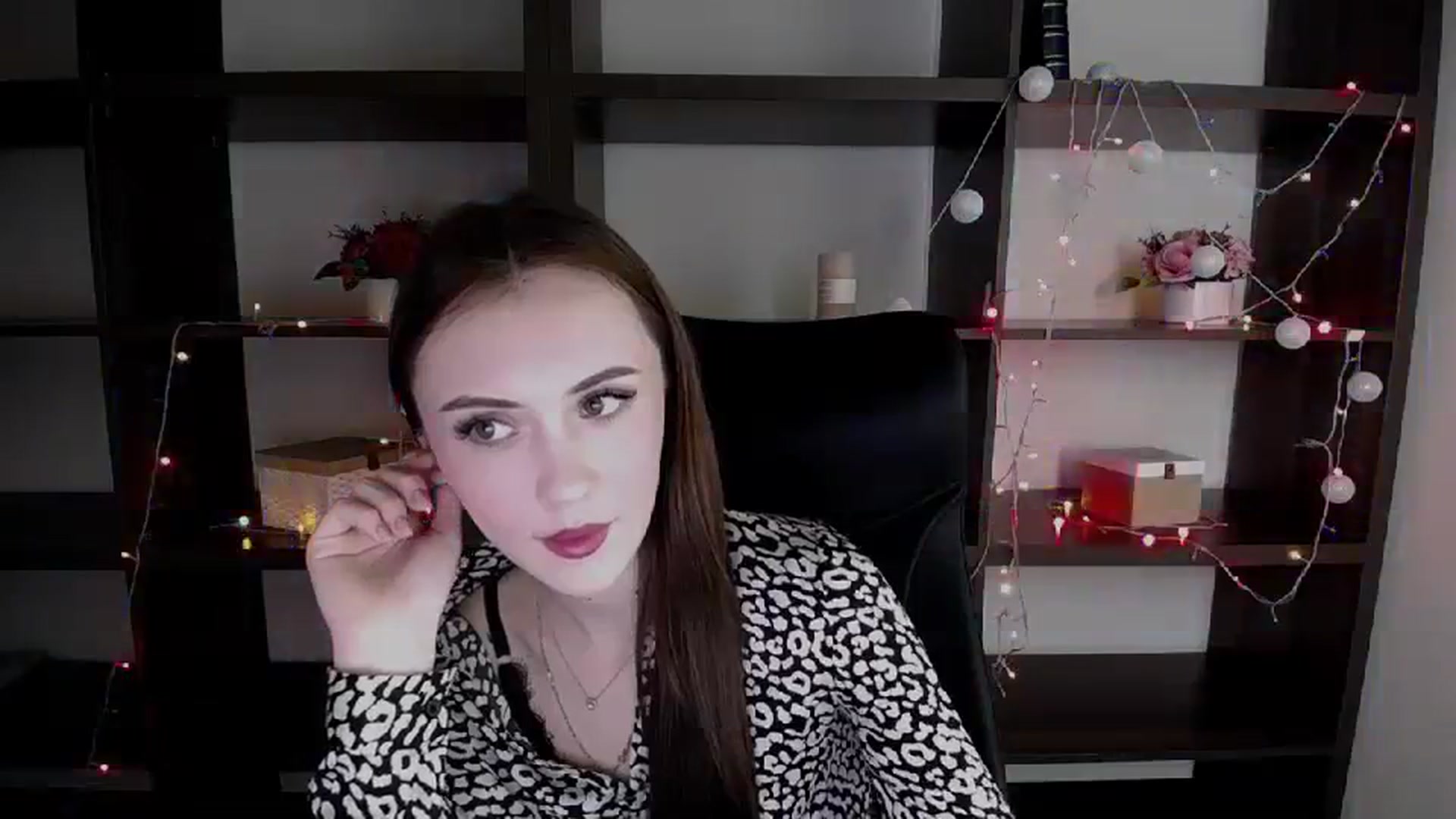 Gallery image thumbnail from Nikonara_'s myfreecams stream on, 12/26/2023, 15:06 image 14 of 20