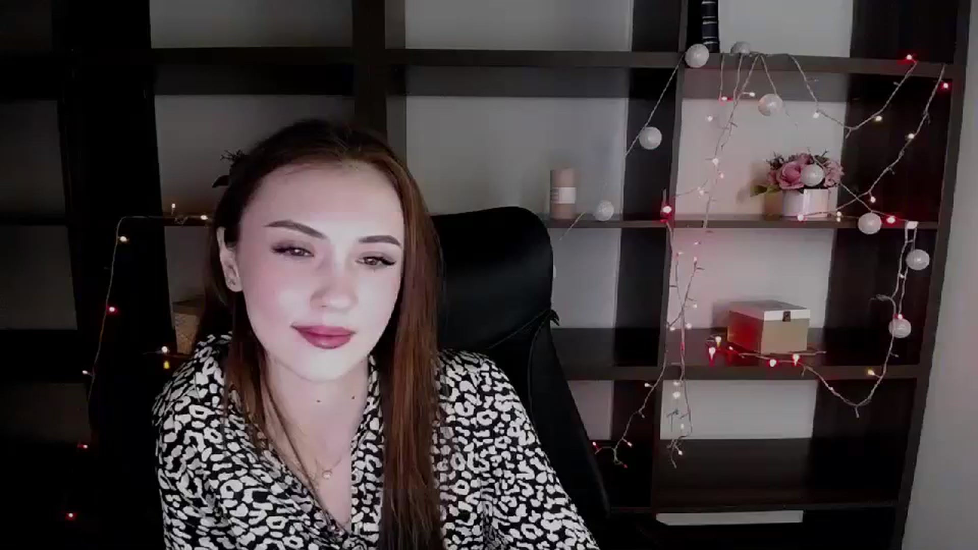 Gallery image thumbnail from Nikonara_'s myfreecams stream on, 12/26/2023, 15:06 image 17 of 20