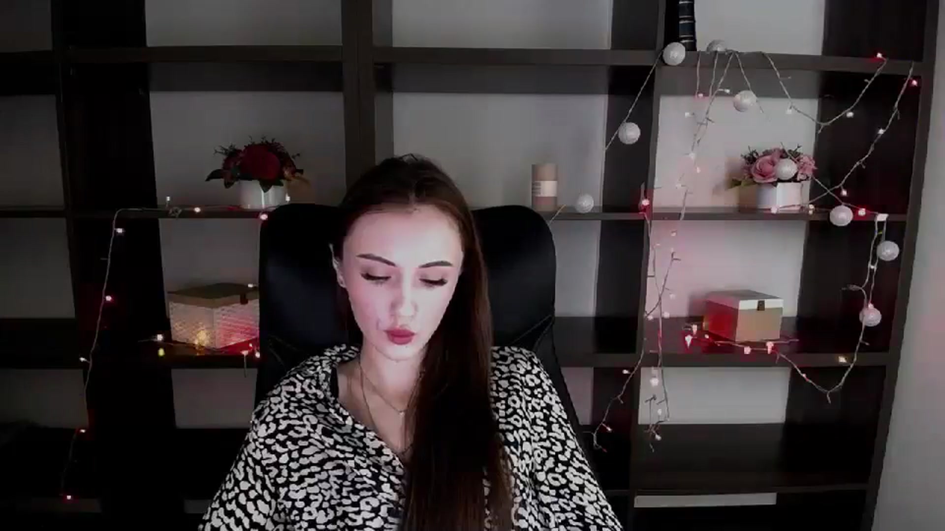 Gallery image thumbnail from Nikonara_'s myfreecams stream on, 12/26/2023, 15:59 image 12 of 20