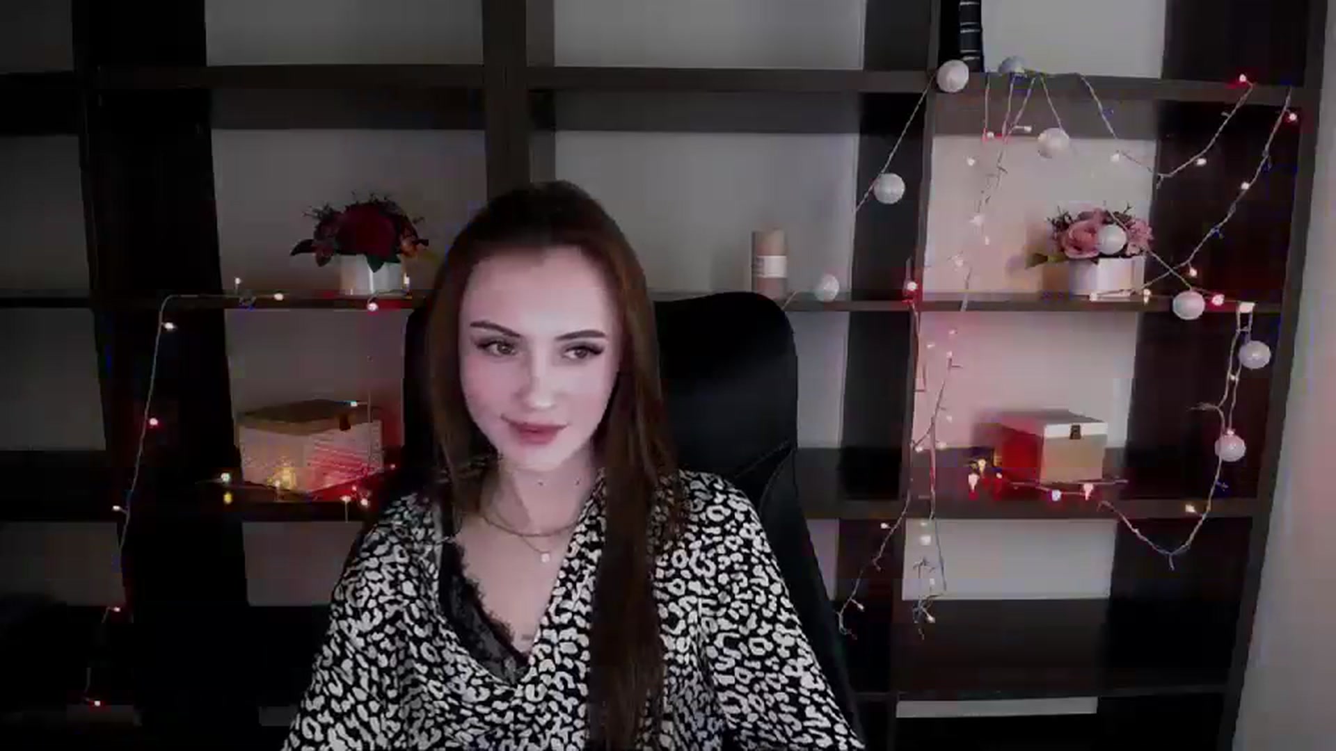 Gallery image thumbnail from Nikonara_'s myfreecams stream on, 12/26/2023, 17:36 image 17 of 20
