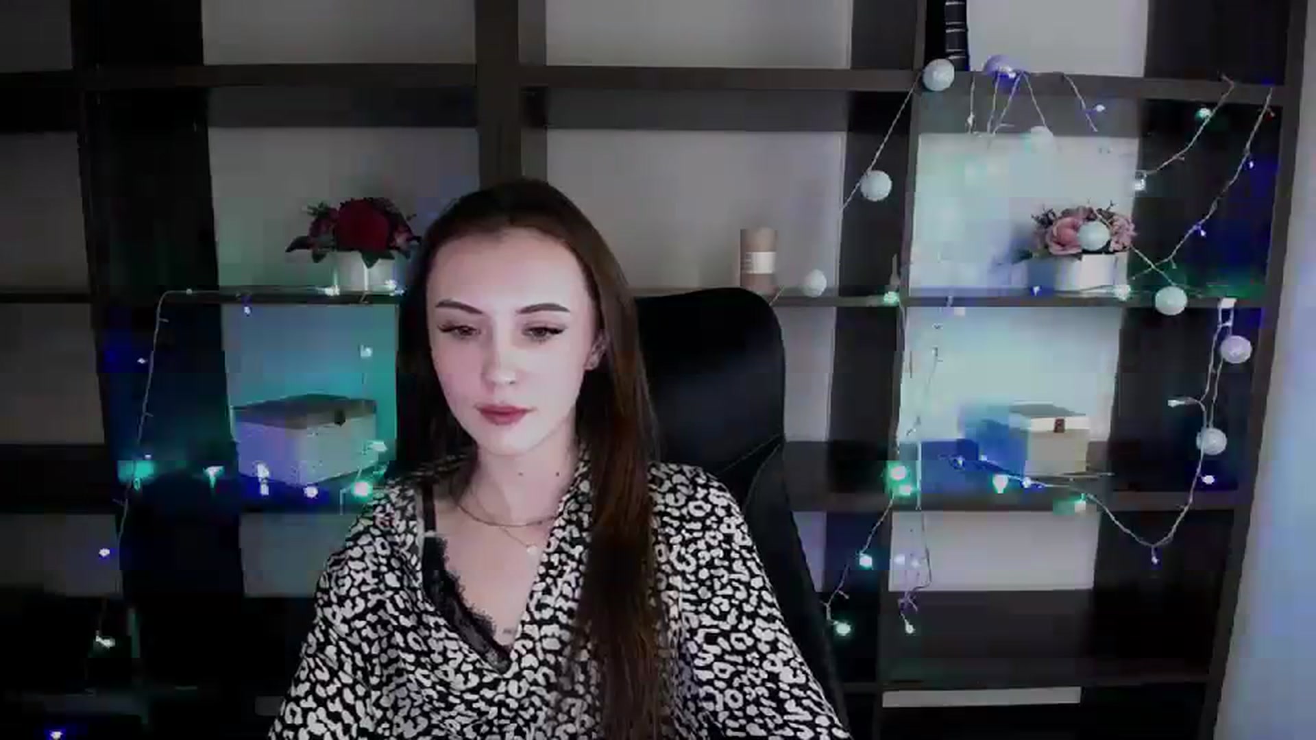Gallery image thumbnail from Nikonara_'s myfreecams stream on, 12/26/2023, 17:36 image 14 of 20