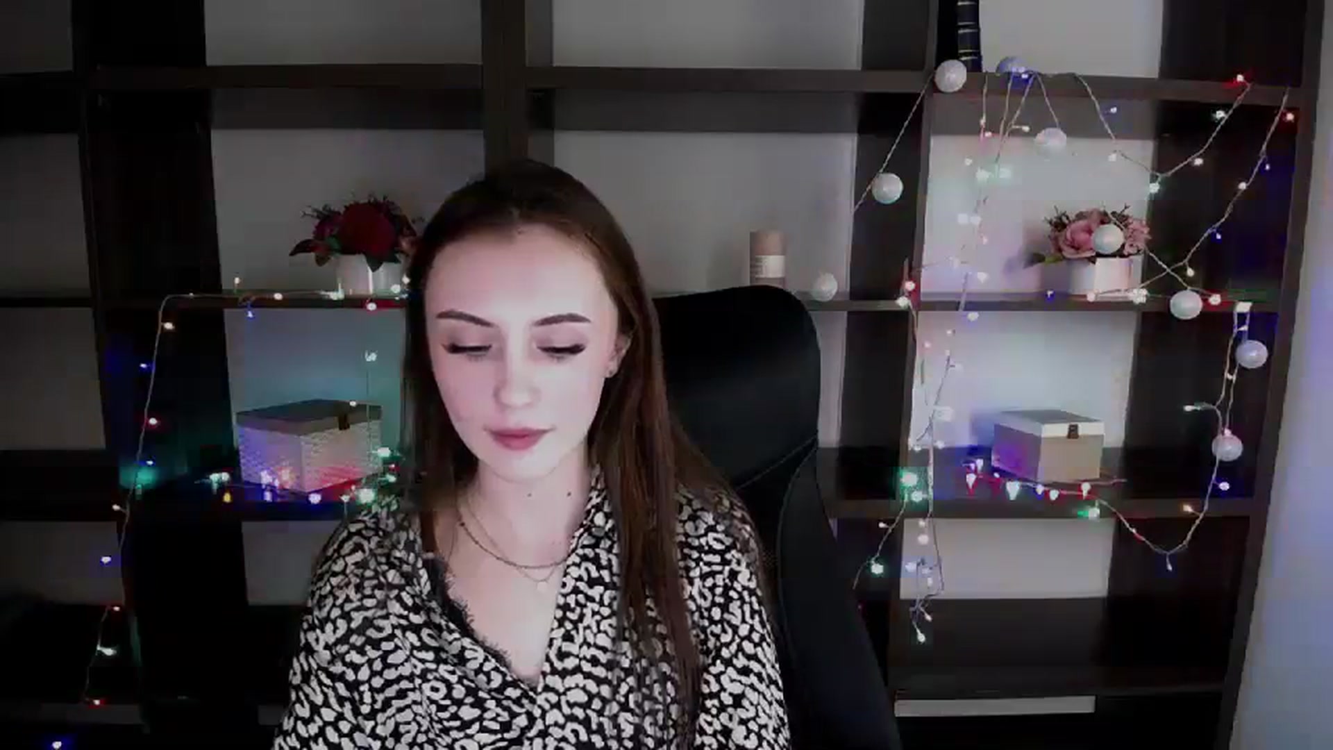 Gallery image thumbnail from Nikonara_'s myfreecams stream on, 12/26/2023, 17:36 image 6 of 20