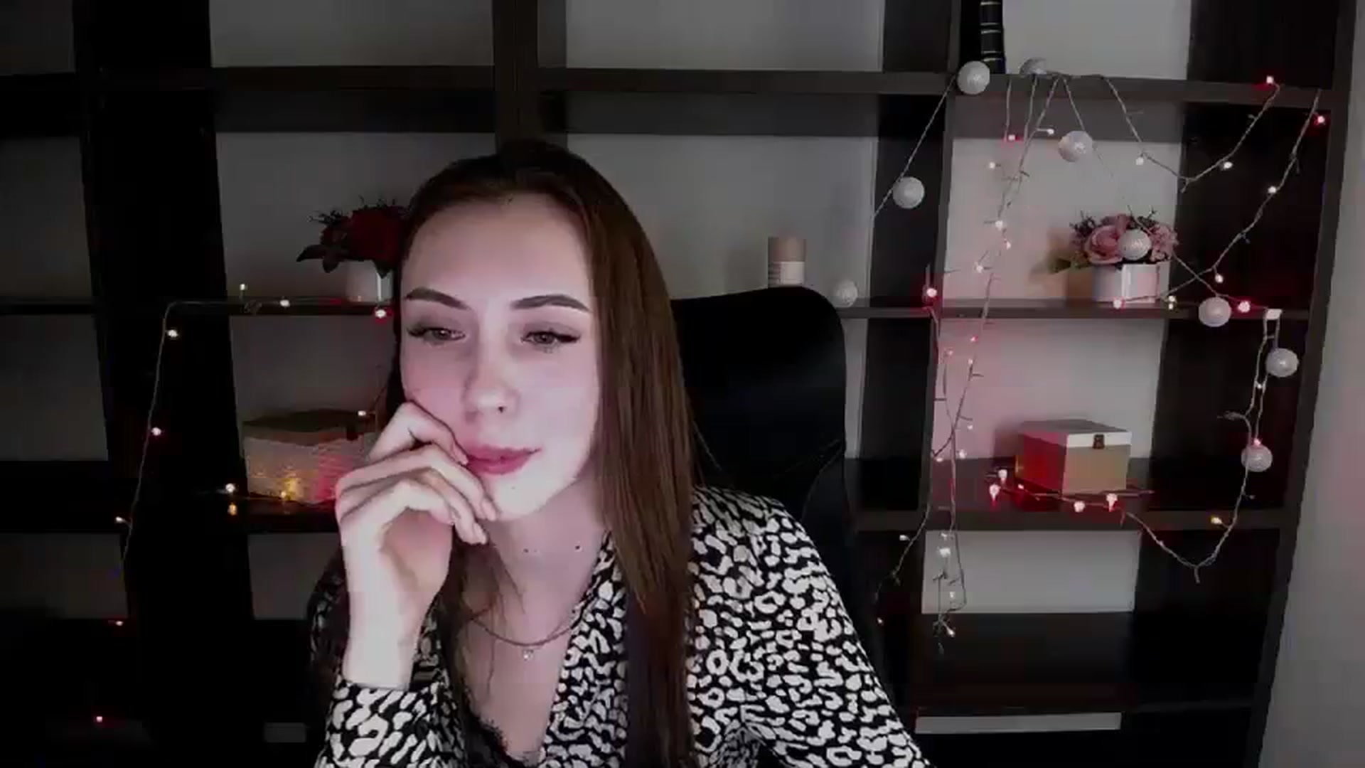 Gallery image thumbnail from Nikonara_'s myfreecams stream on, 12/26/2023, 17:36 image 19 of 20