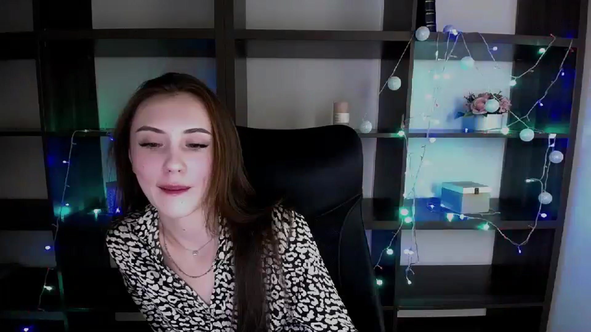 Gallery image thumbnail from Nikonara_'s myfreecams stream on, 12/26/2023, 18:32 image 14 of 20
