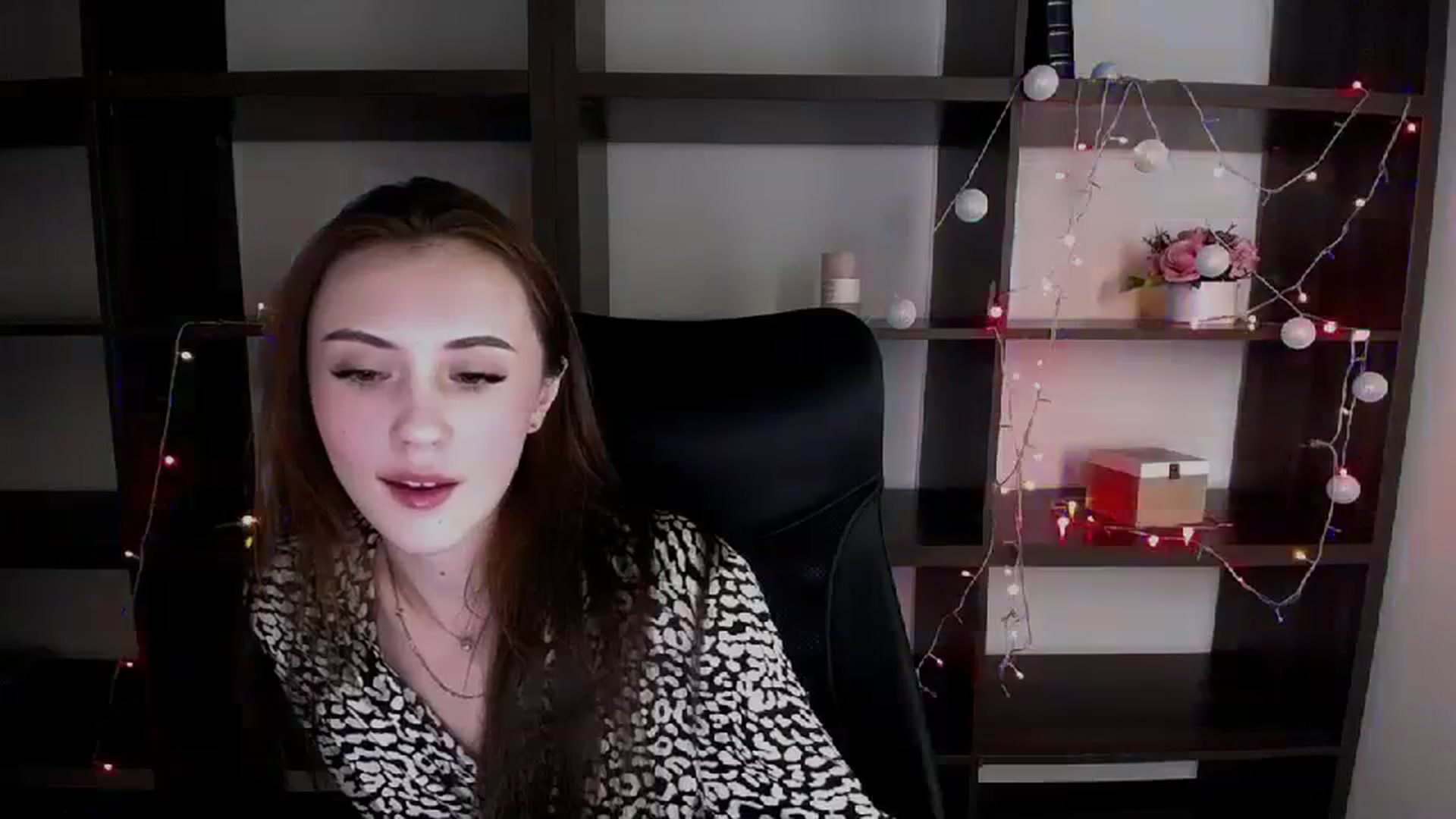 Gallery image thumbnail from Nikonara_'s myfreecams stream on, 12/26/2023, 18:32 image 16 of 20