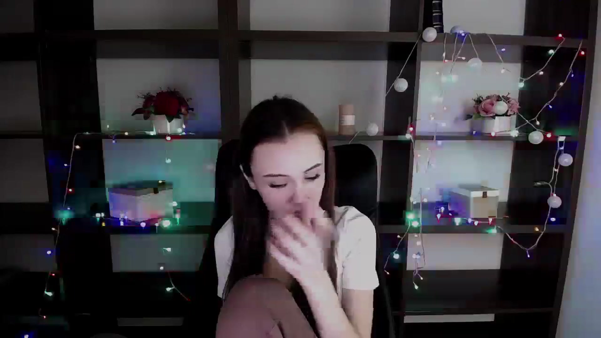 Gallery image thumbnail from Nikonara_'s myfreecams stream on, 12/27/2023, 15:02 image 14 of 20