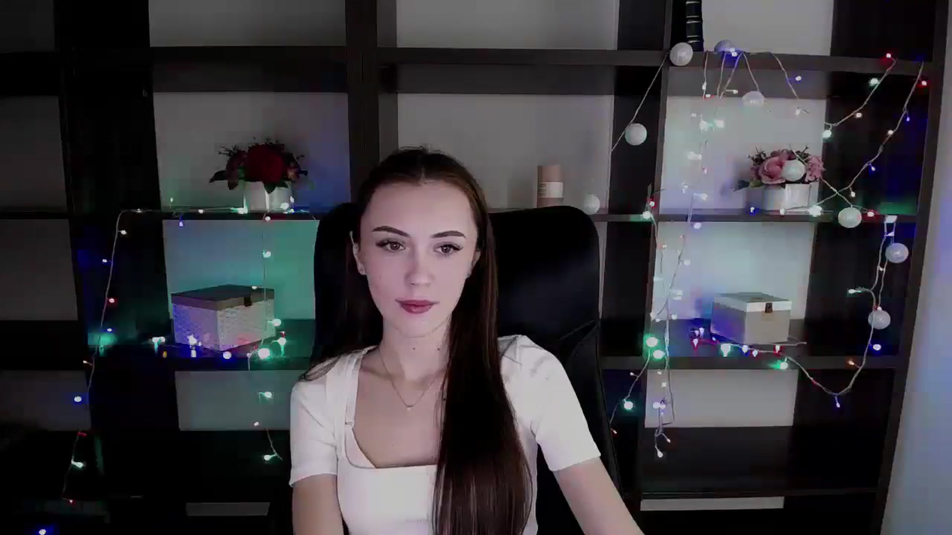 Gallery image thumbnail from Nikonara_'s myfreecams stream on, 12/27/2023, 15:19 image 10 of 20