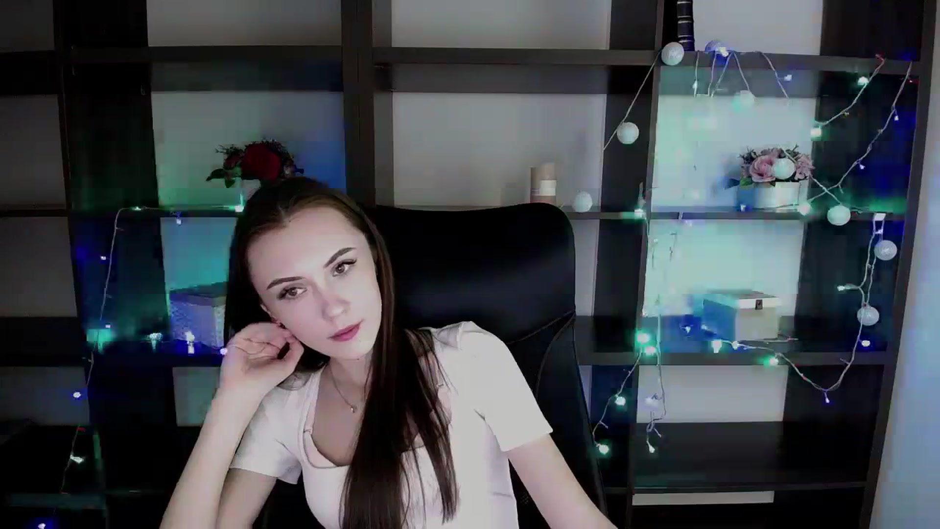 Gallery image thumbnail from Nikonara_'s myfreecams stream on, 12/27/2023, 15:19 image 19 of 20