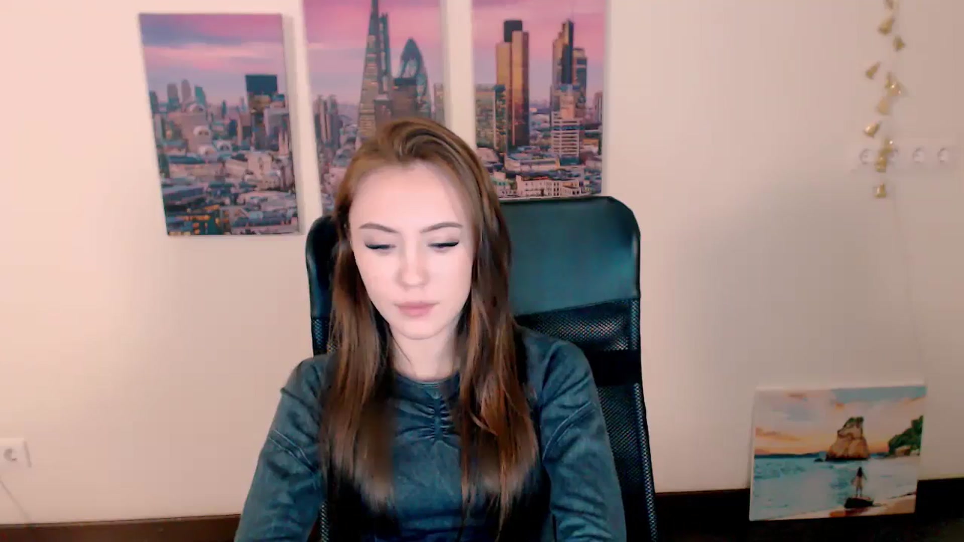 Gallery image thumbnail from Nikonara_'s myfreecams stream on, 03/25/2024, 16:49 image 11 of 20
