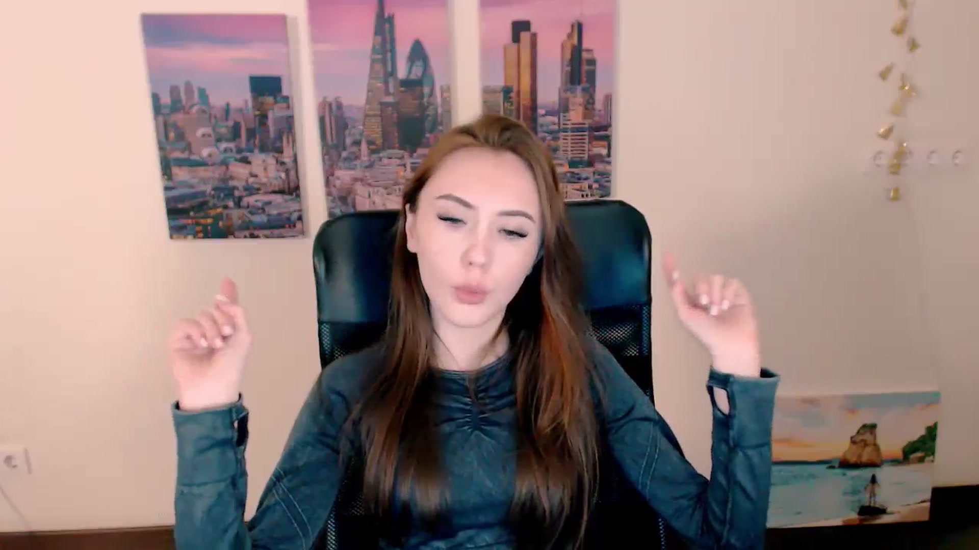 Gallery image thumbnail from Nikonara_'s myfreecams stream on, 03/25/2024, 16:49 image 7 of 20