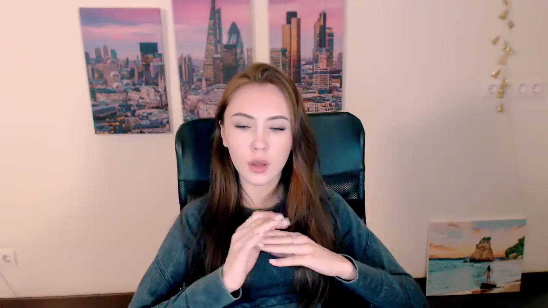 Gallery image thumbnail from Nikonara_'s myfreecams stream on, 03/25/2024, 16:49 image 8 of 20