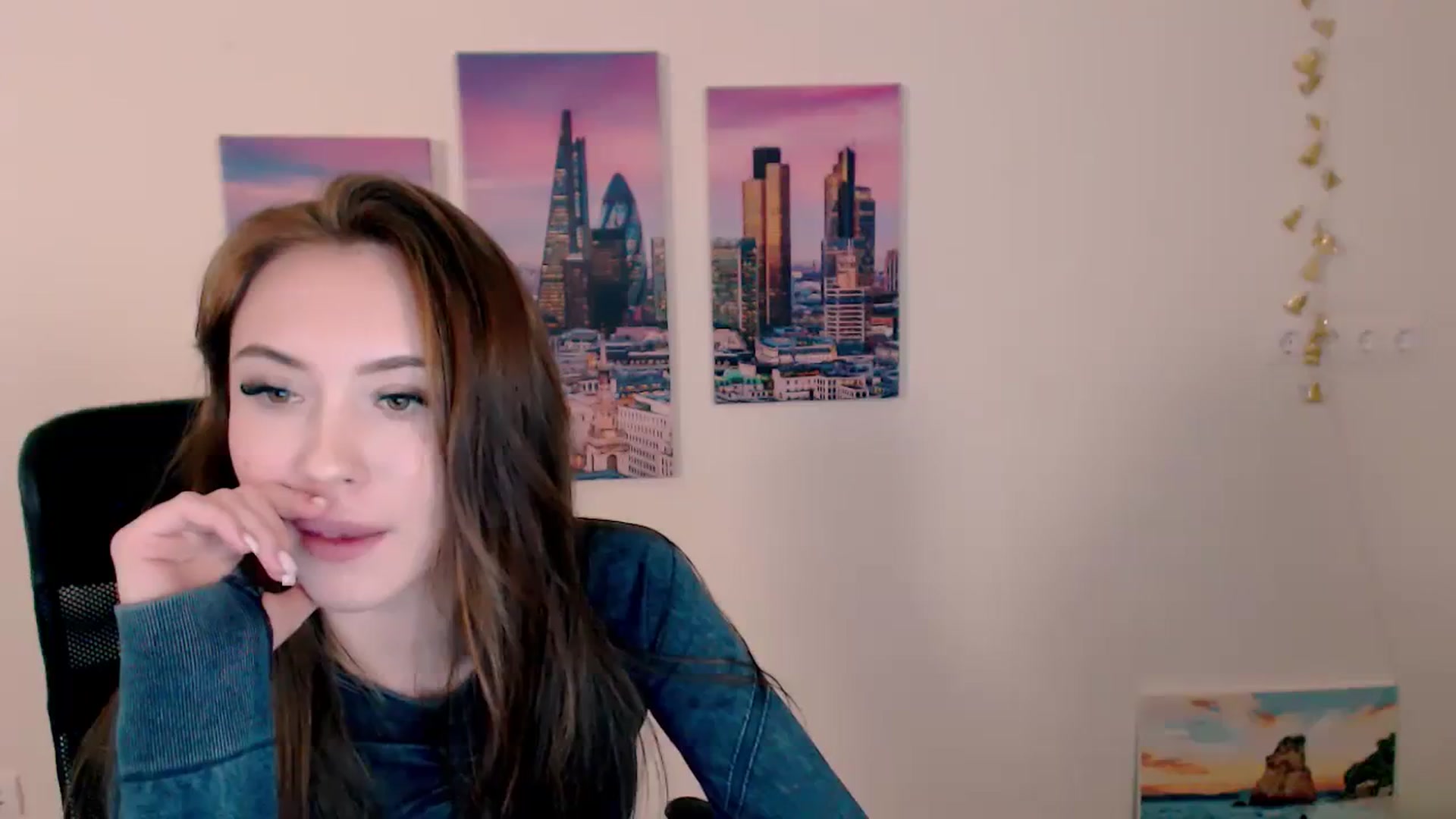 Gallery image thumbnail from Nikonara_'s myfreecams stream on, 03/25/2024, 16:49 image 16 of 20