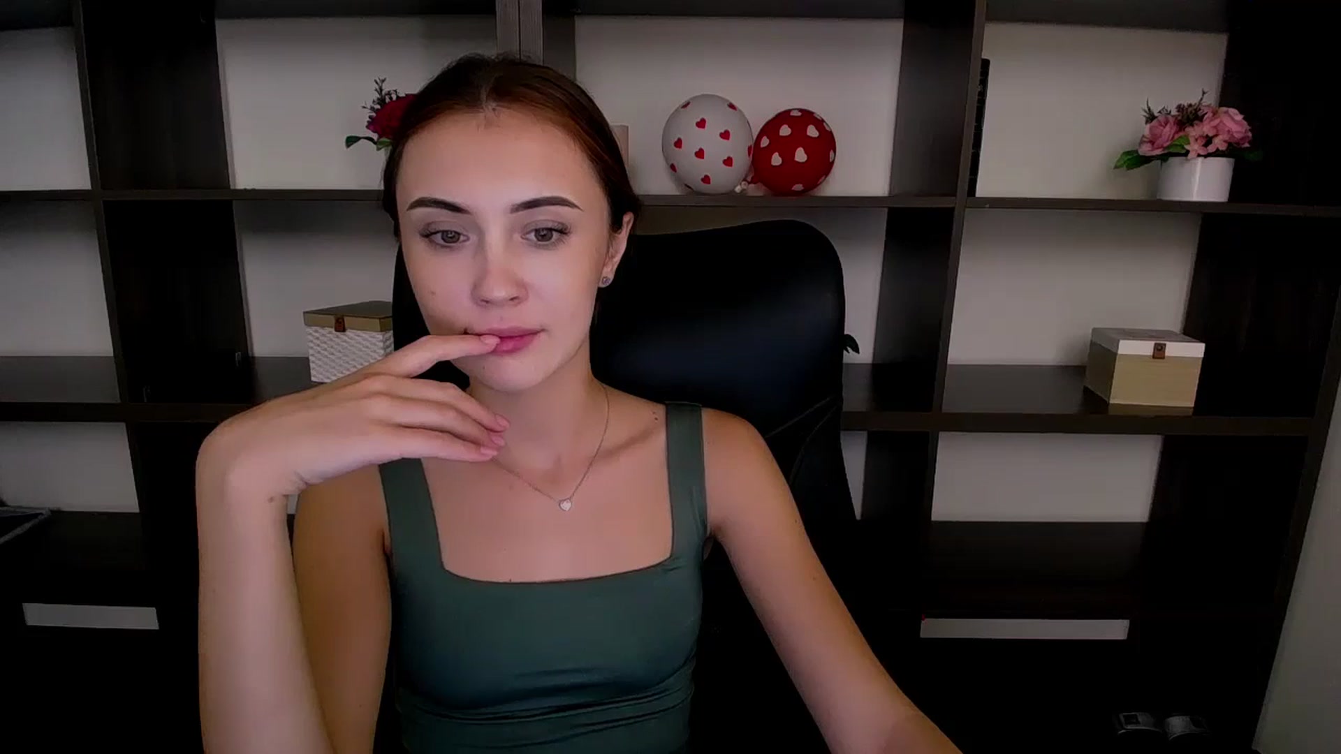 Gallery image thumbnail from Nikonara_'s myfreecams stream on, 07/13/2024, 13:40 image 18 of 20