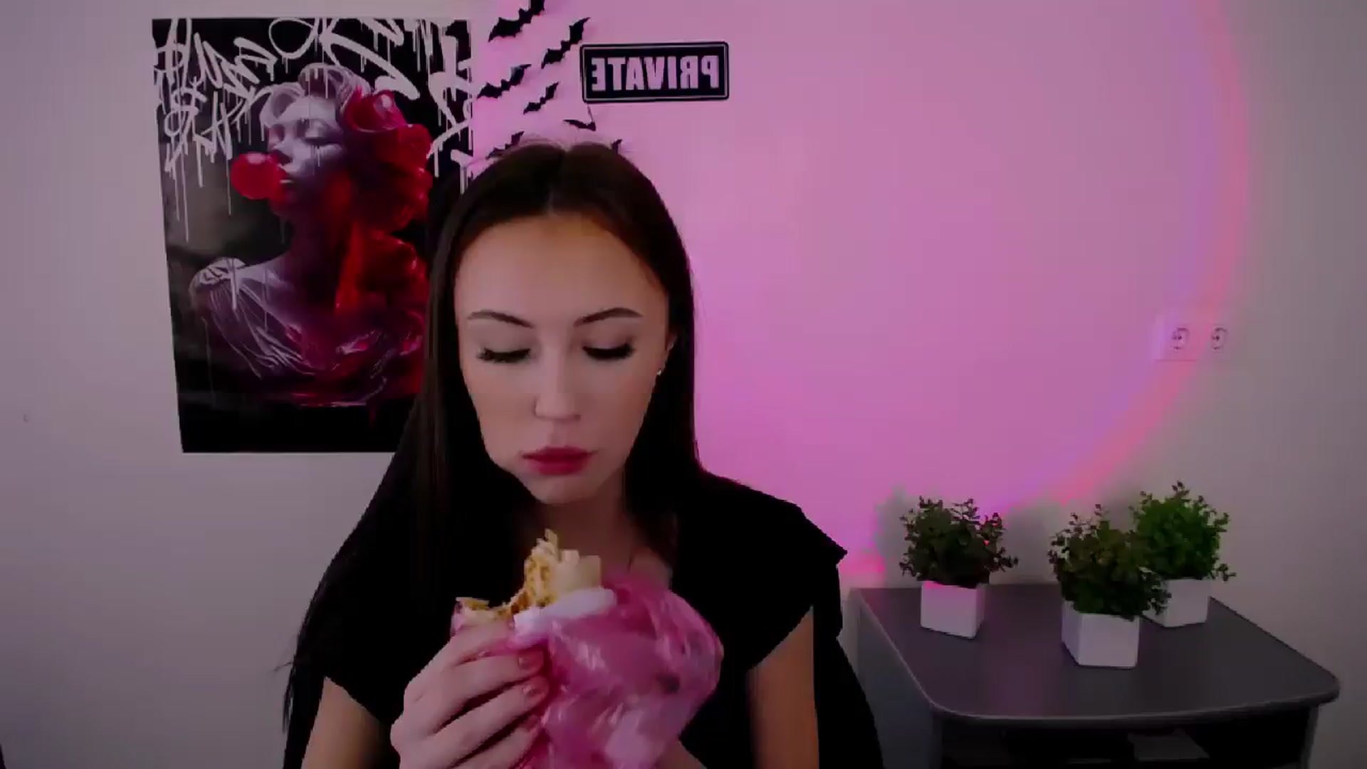 Gallery image thumbnail from Nikonara_'s myfreecams stream on, 02/16/2025, 13:52 image 1 of 20