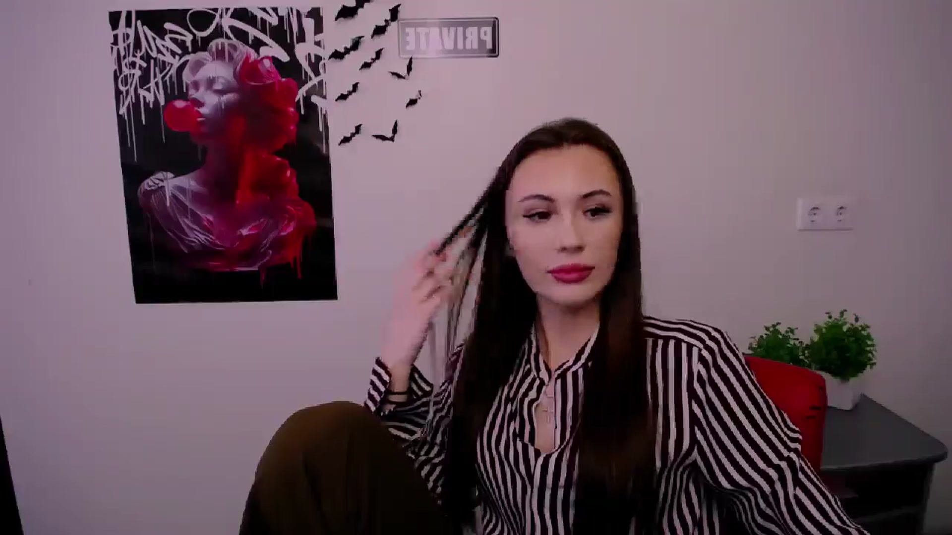 Gallery image thumbnail from Nikonara_'s myfreecams stream on, 04/18/2025, 12:52 image 8 of 20