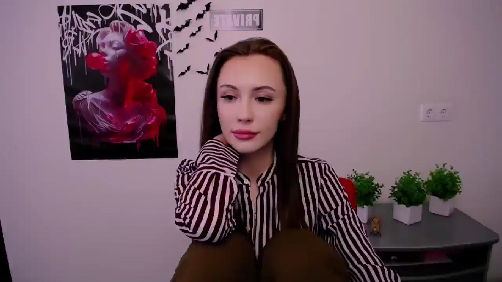 Gallery image thumbnail from Nikonara_'s myfreecams stream on, 04/18/2025, 12:52 image 6 of 20