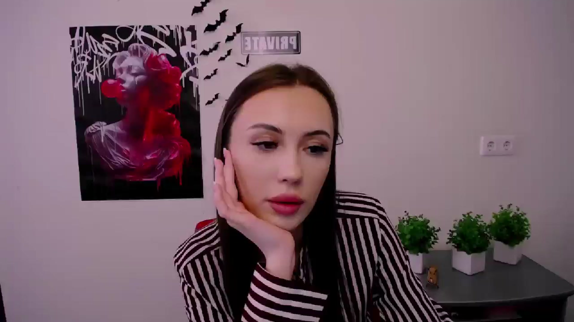 Gallery image thumbnail from Nikonara_'s myfreecams stream on, 04/18/2025, 15:28 image 5 of 20